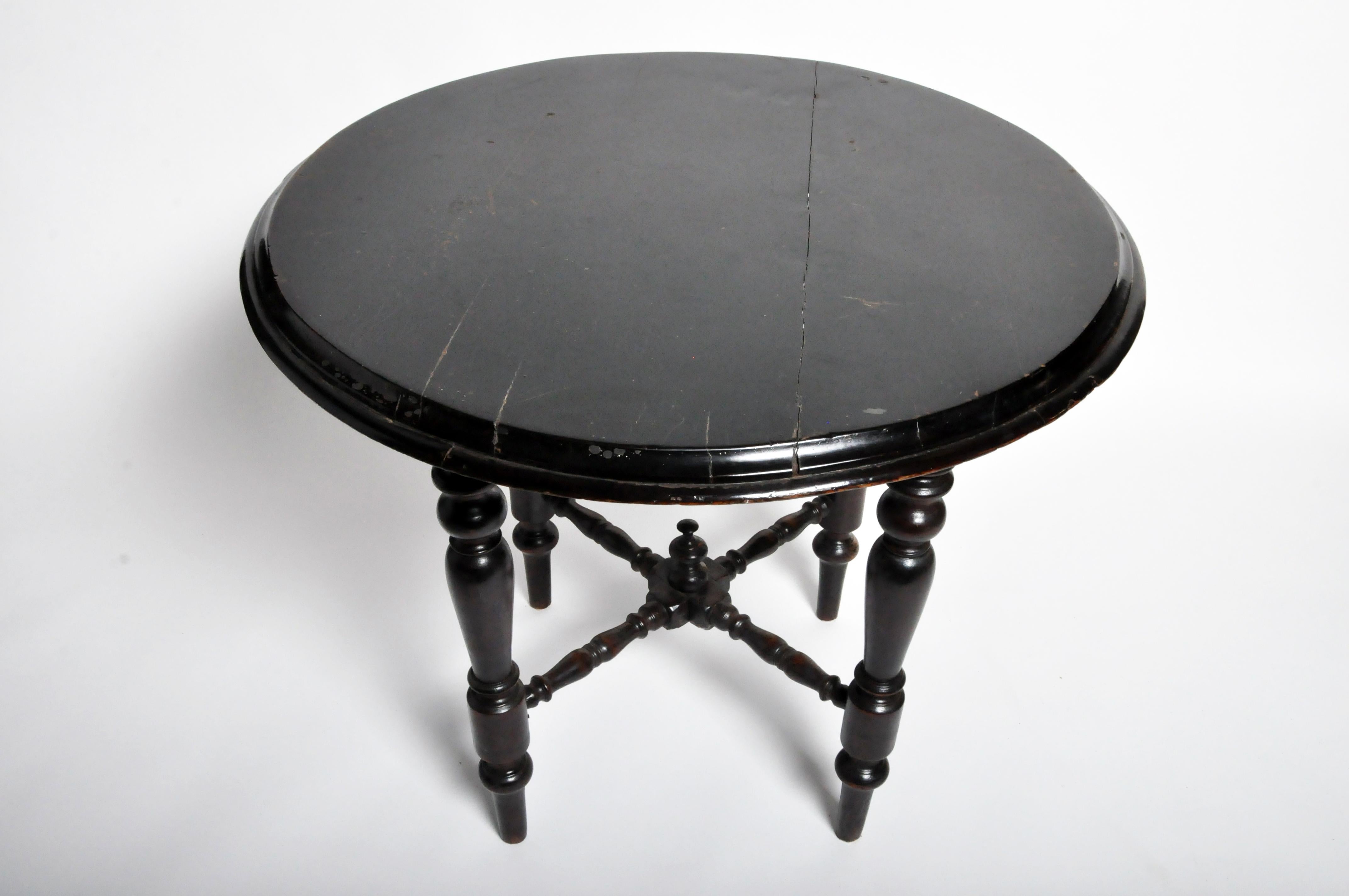 British Colonial Round Table with Turned Legs 6