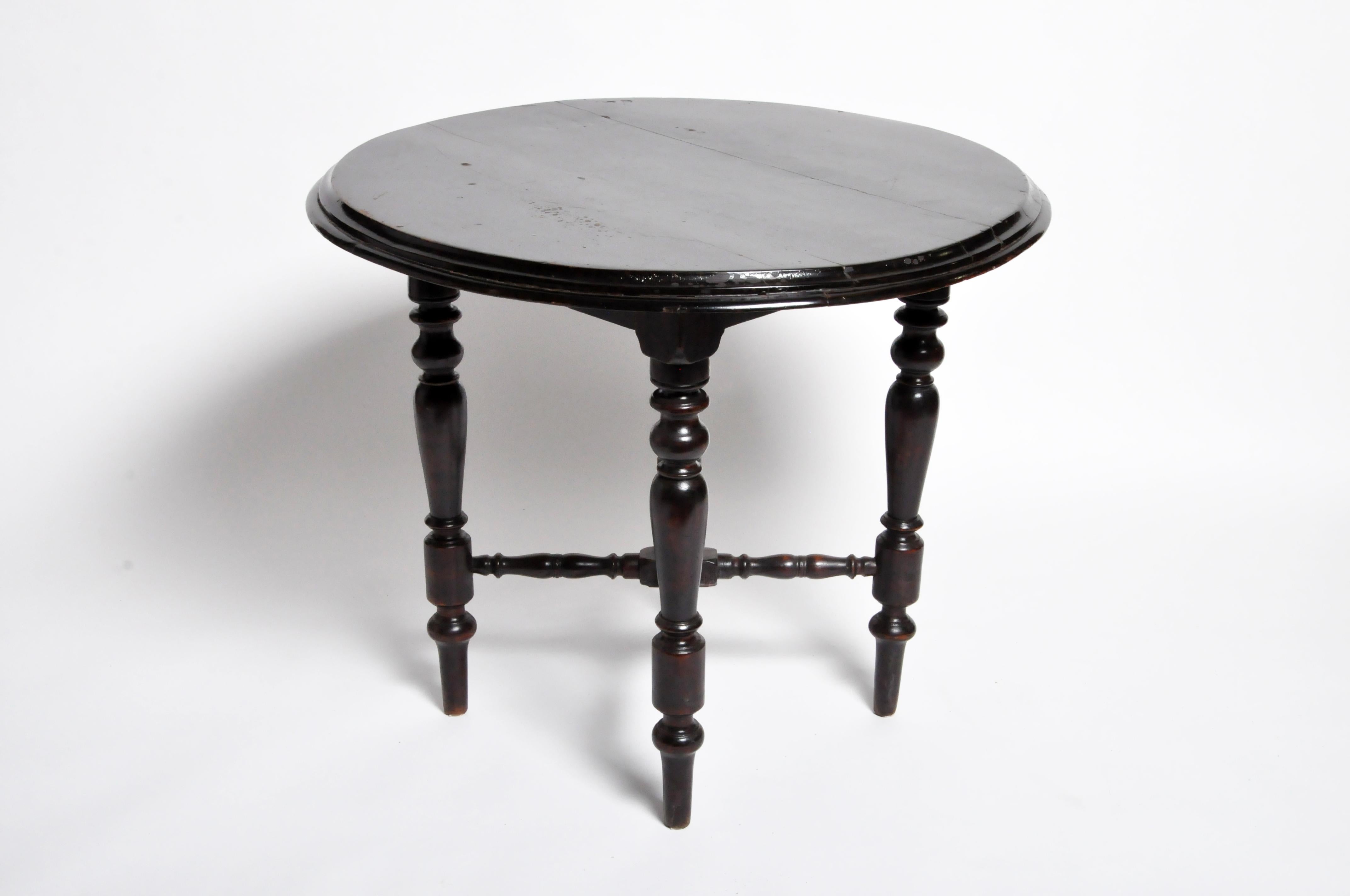 British Colonial Round Table with Turned Legs 7
