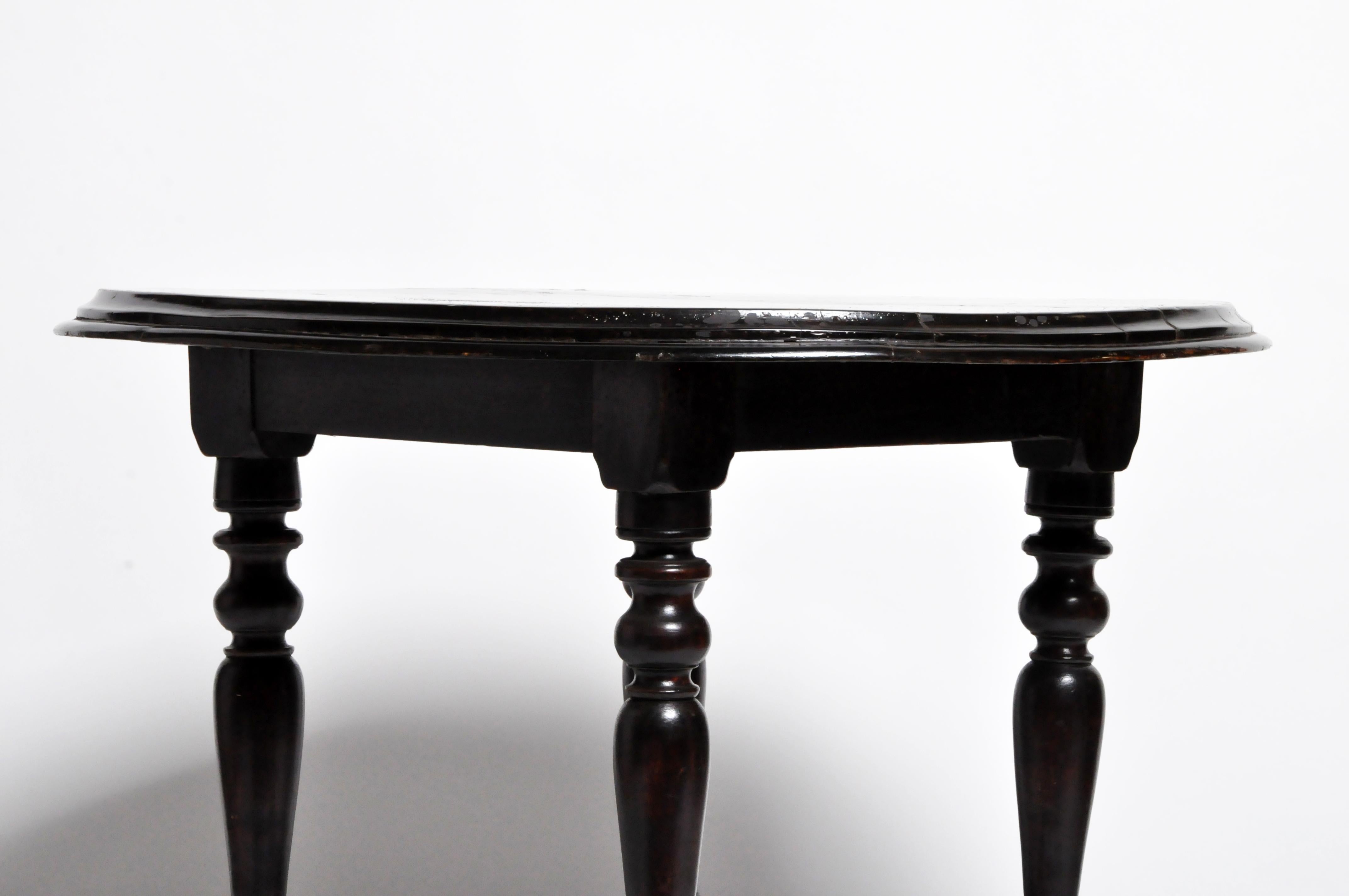 British Colonial Round Table with Turned Legs 9