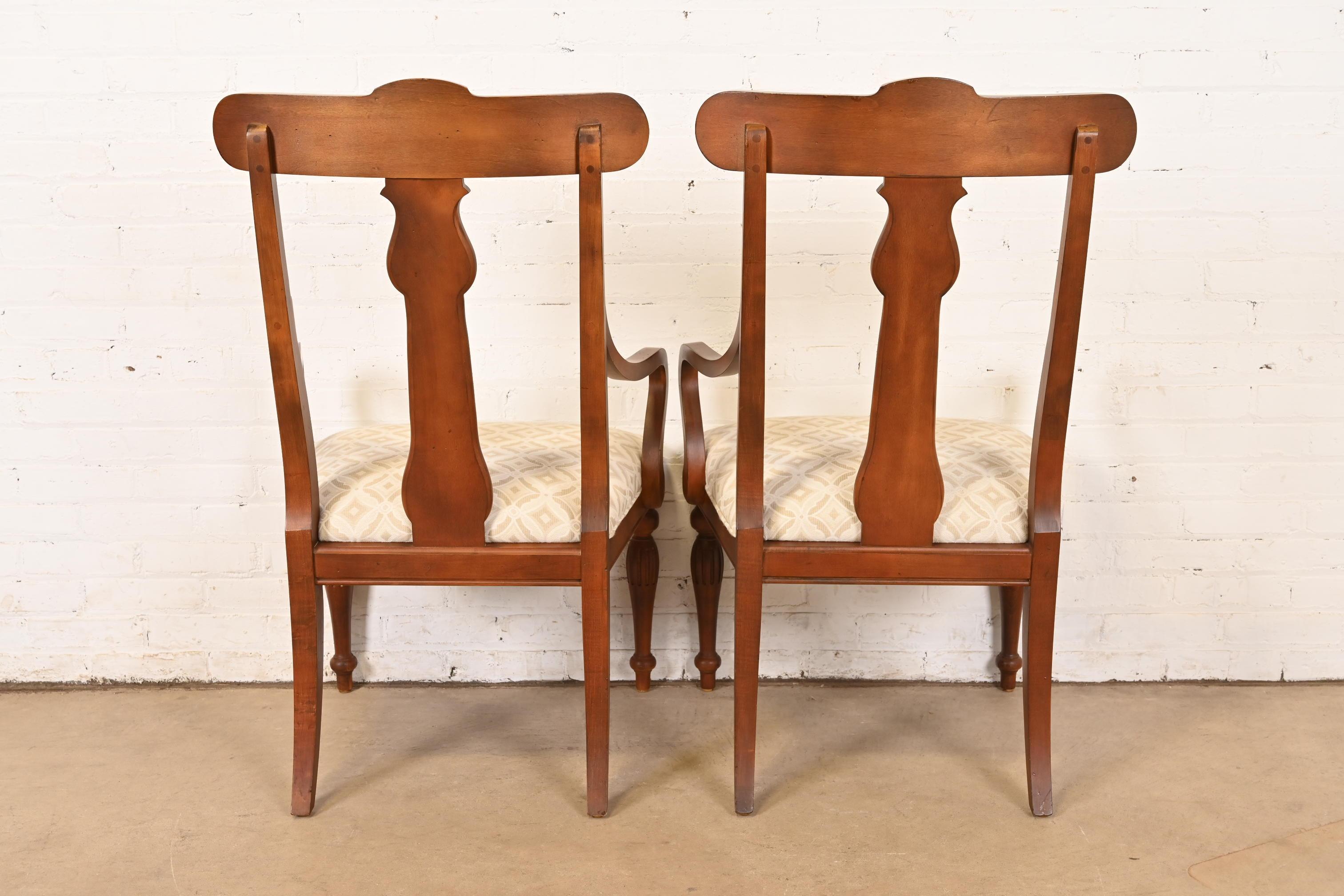 British Colonial Sillas de Comedor de Madera Maciza de Cerezo, Juego de Ocho en venta 4