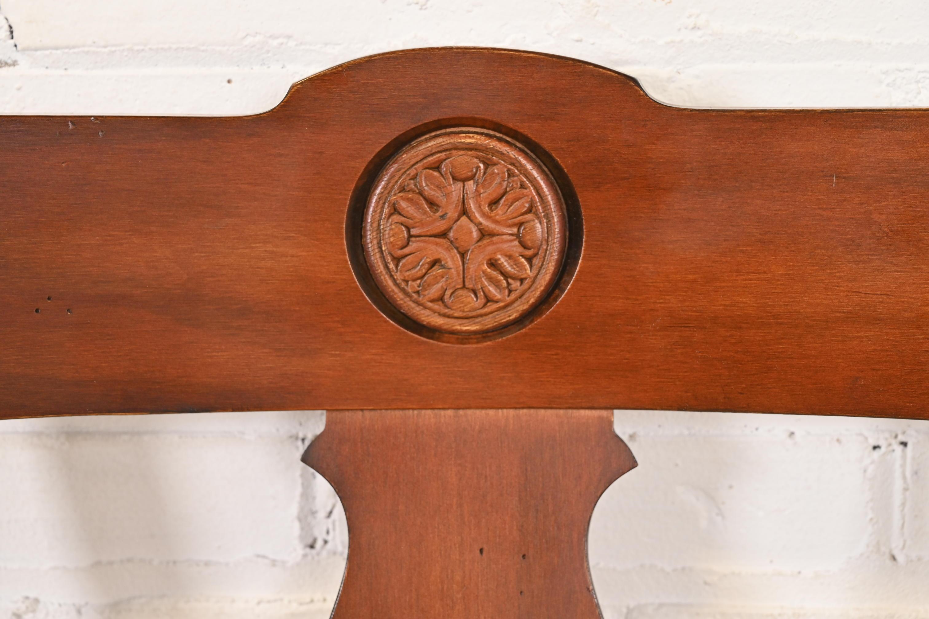 British Colonial Sillas de Comedor de Madera Maciza de Cerezo, Juego de Ocho en venta 2