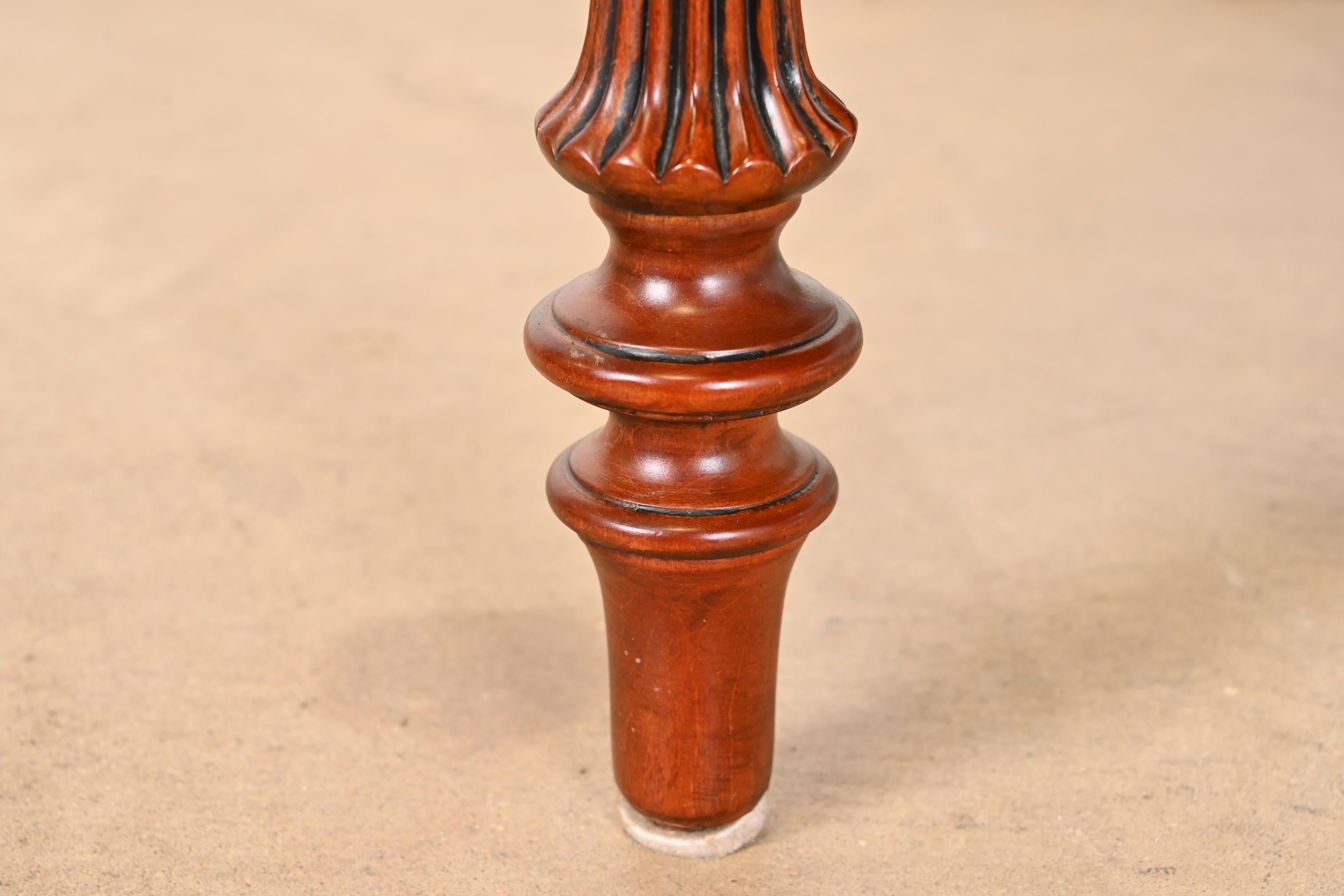 British Colonial Sillas laterales o de comedor de madera maciza de cerezo, Pareja en venta 4