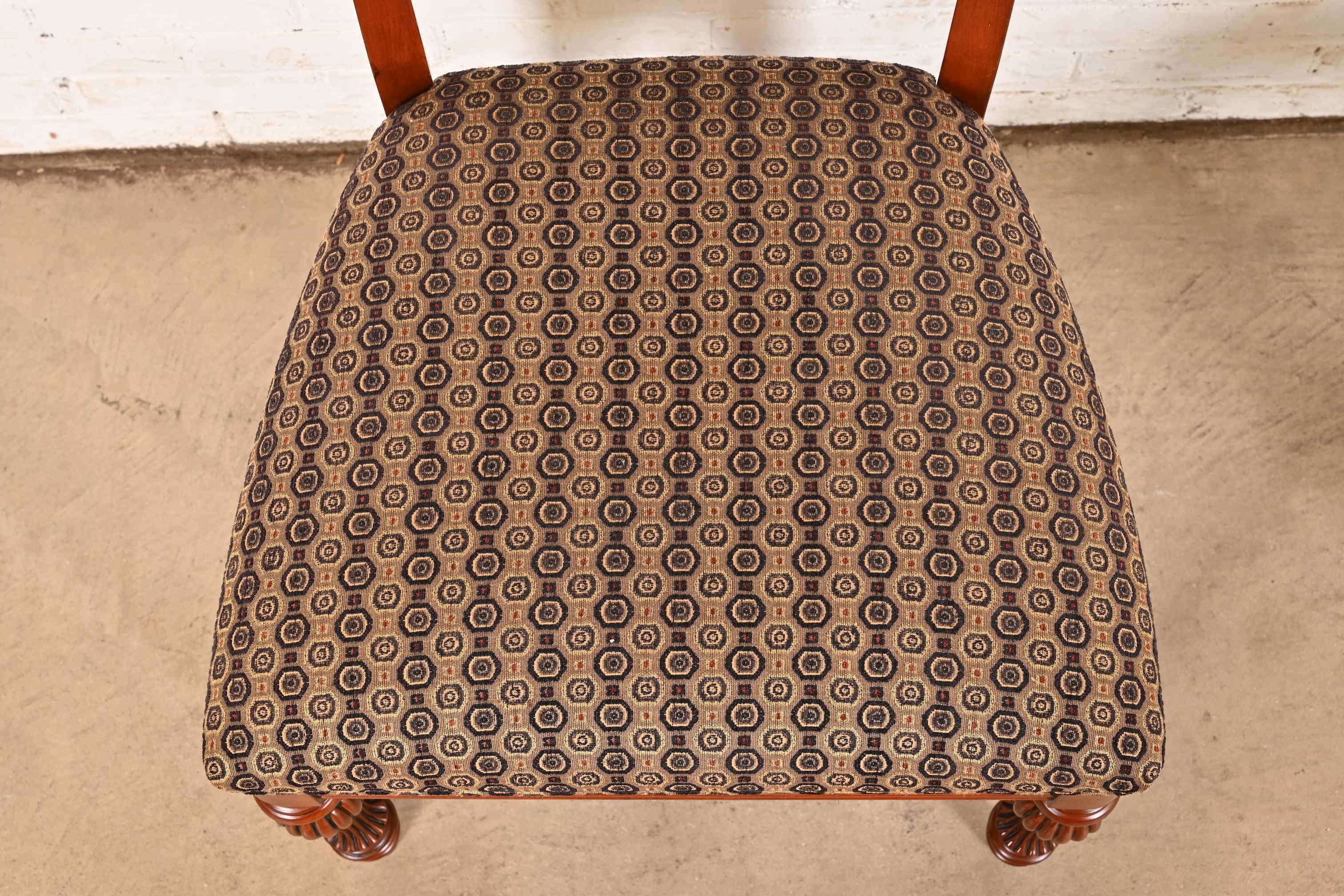 British Colonial Sillas laterales o de comedor de madera maciza de cerezo, Pareja en venta 1