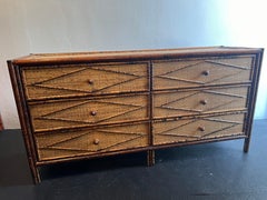 Commode en bambou brûlé et rotin de style British Colonial