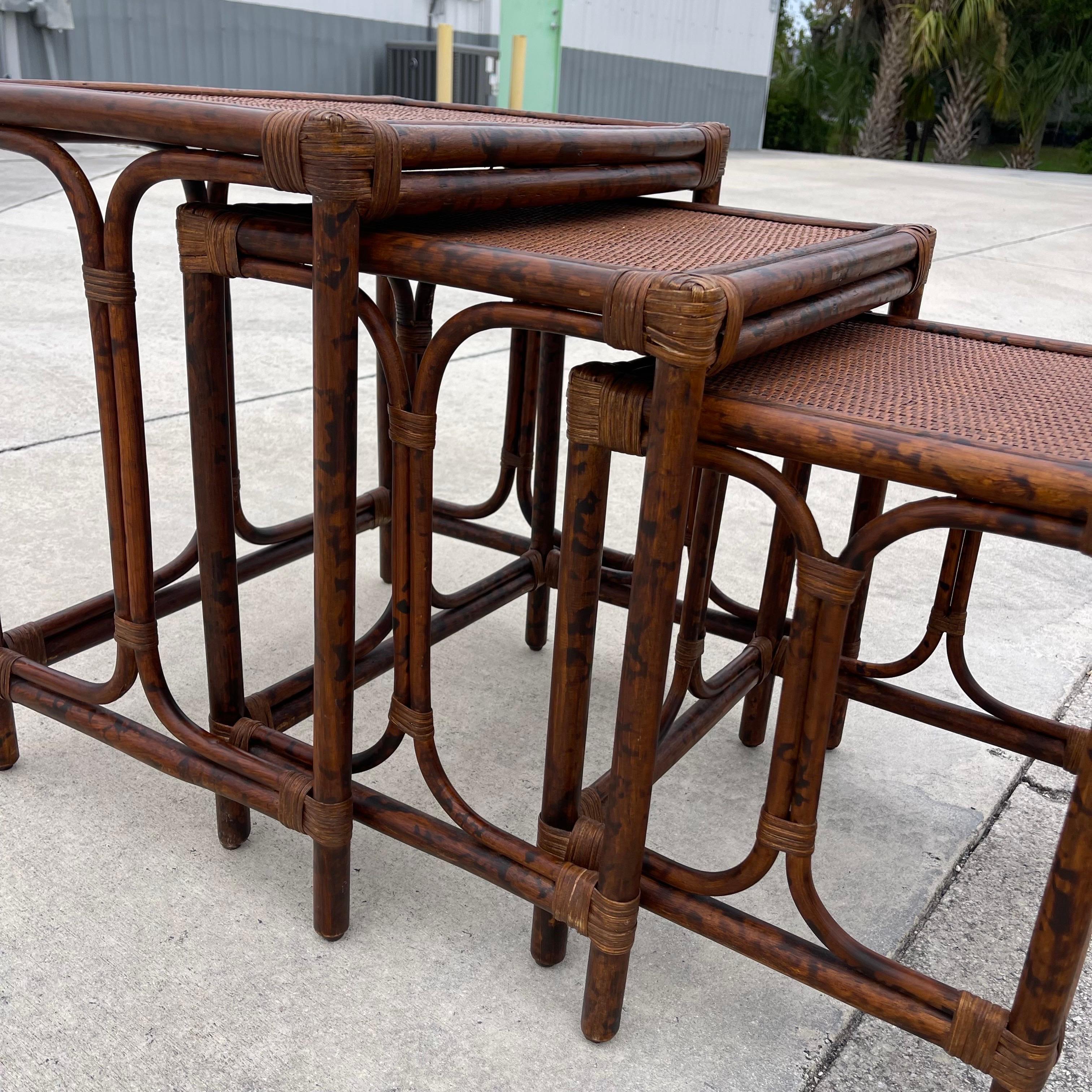 British Colonial Style Burnt Tortoise Rattan Bamboo Nesting Side Tables, Set 3 In Good Condition In Jensen Beach, FL