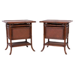 Paire de stands ou tables en bambou et toile de gazon de style British Colonial