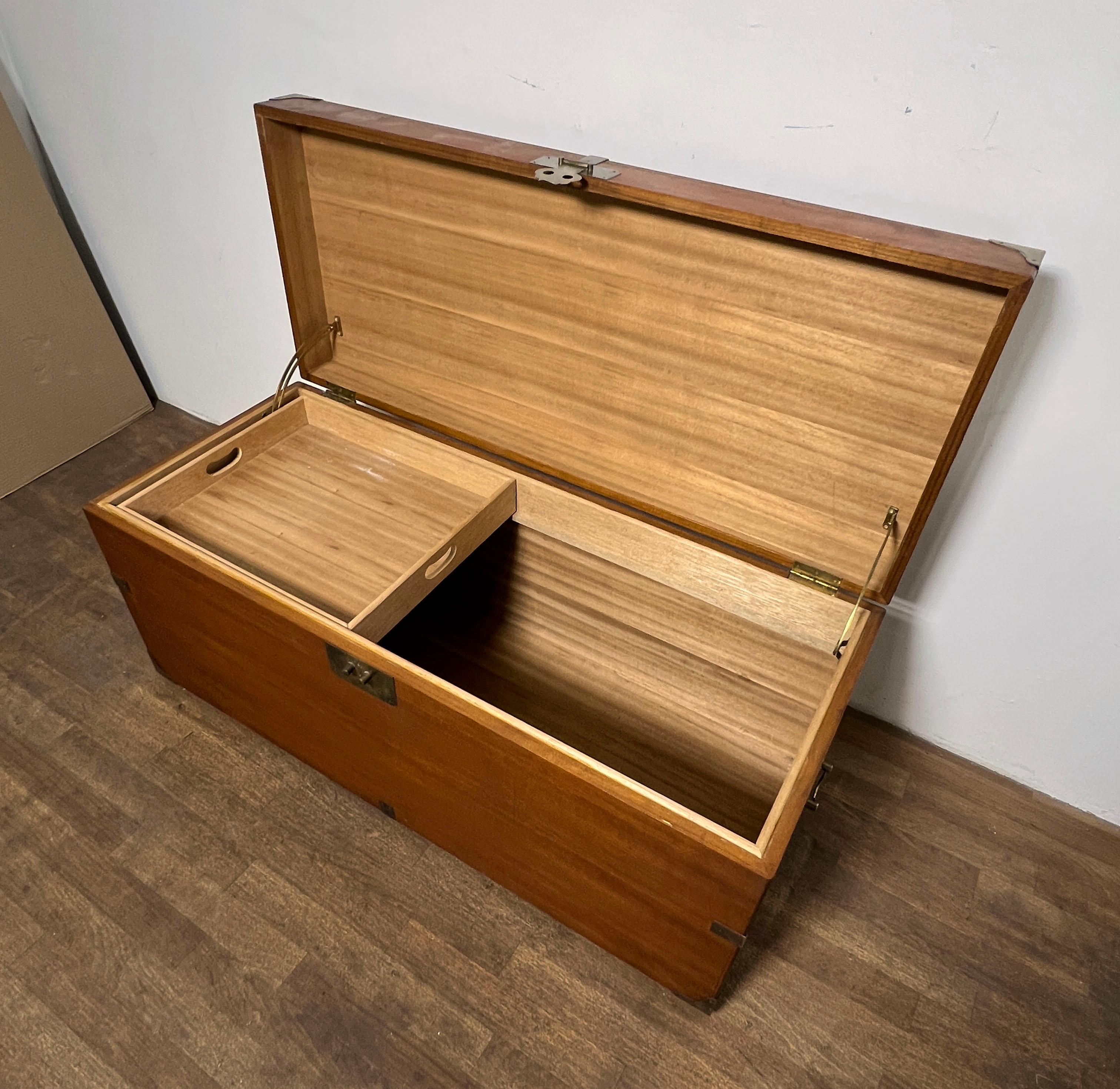 Baule a cassapanca in teak in stile British Colonial, circa anni '50 in vendita 5