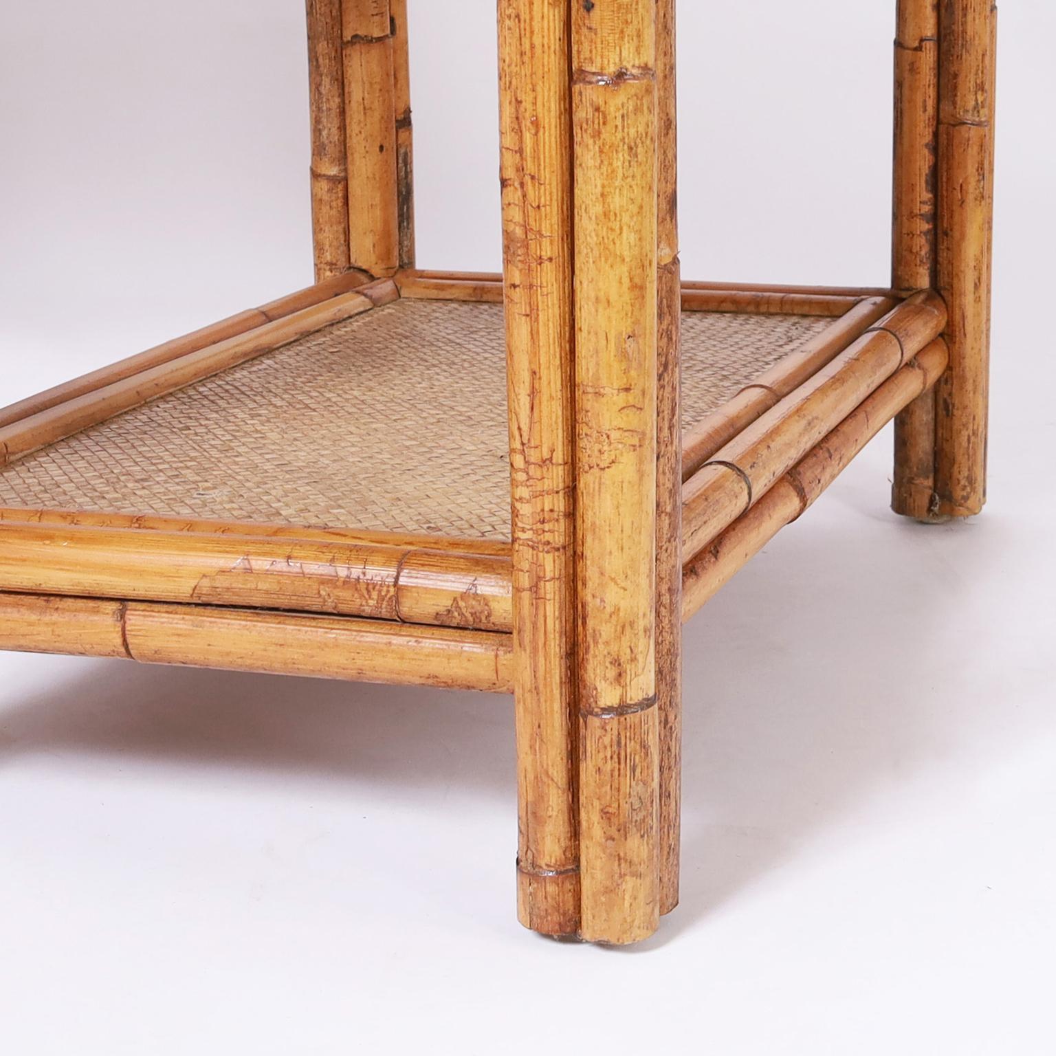 British Colonial Style Vintage-Schreibtisch aus Bambus und Wachstuch im Angebot 1