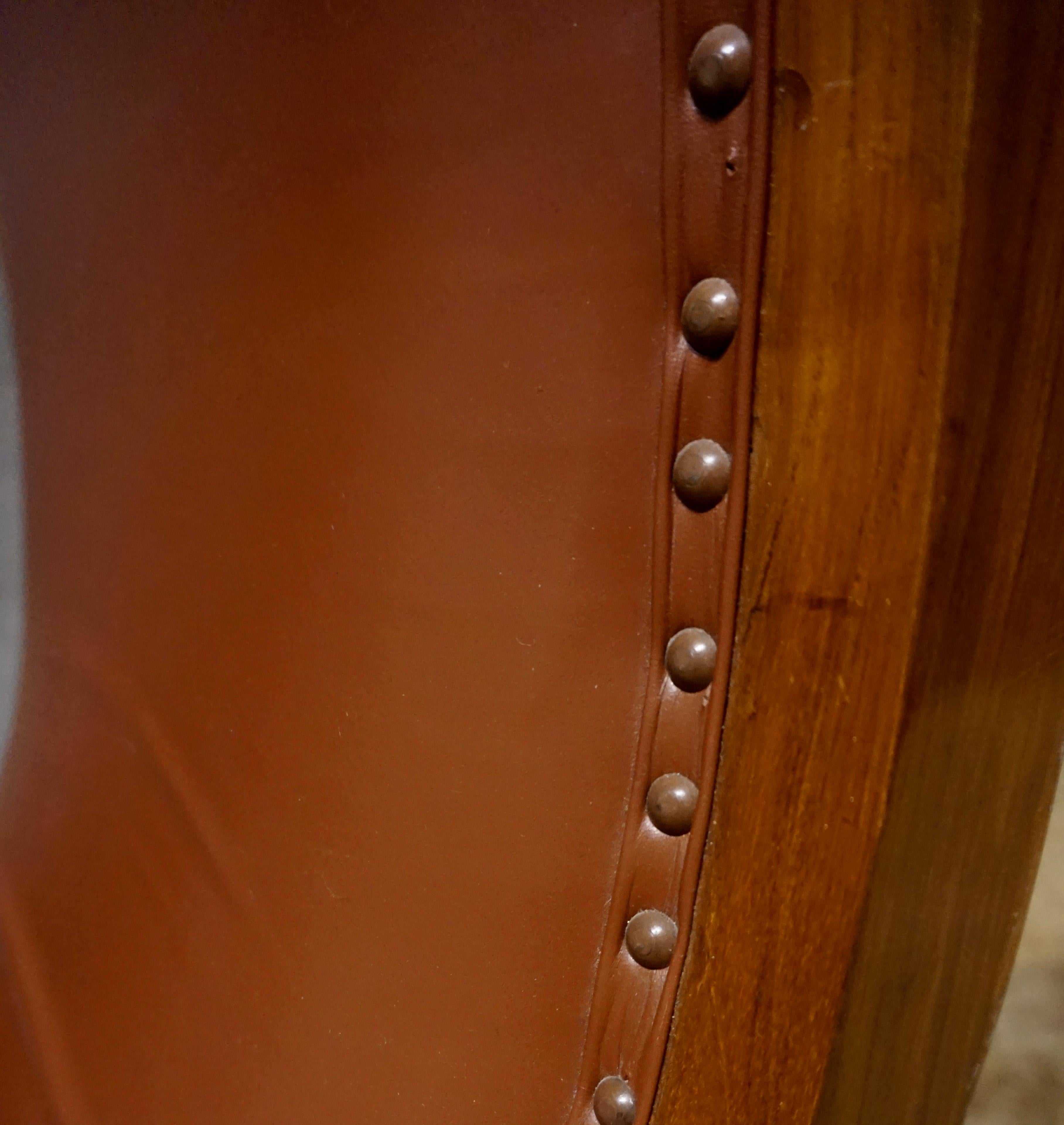 Chaise pantoufle coloniale britannique en teck avec revêtement en cuir en vente 3