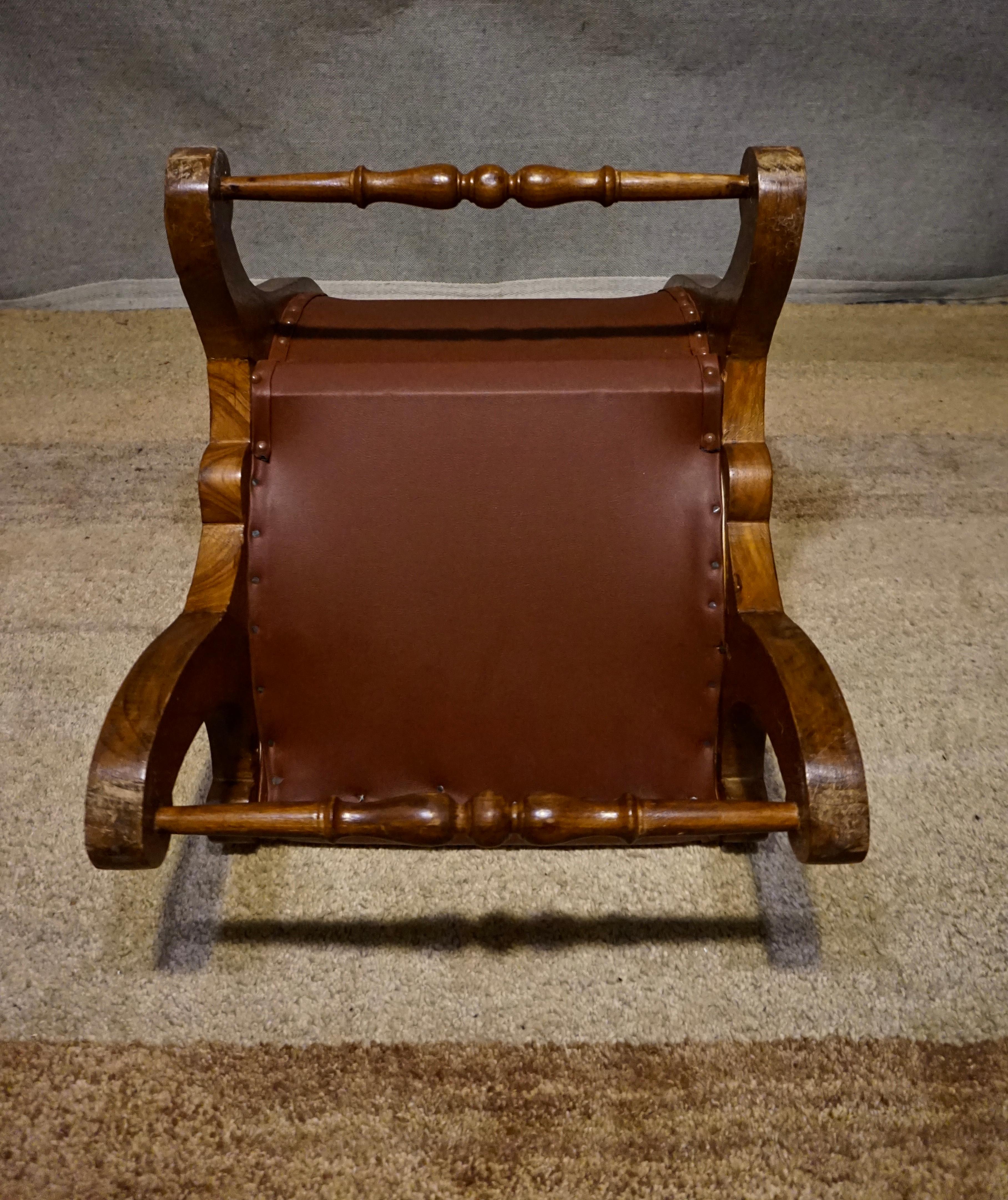 Début du 20ème siècle Chaise pantoufle coloniale britannique en teck avec revêtement en cuir en vente