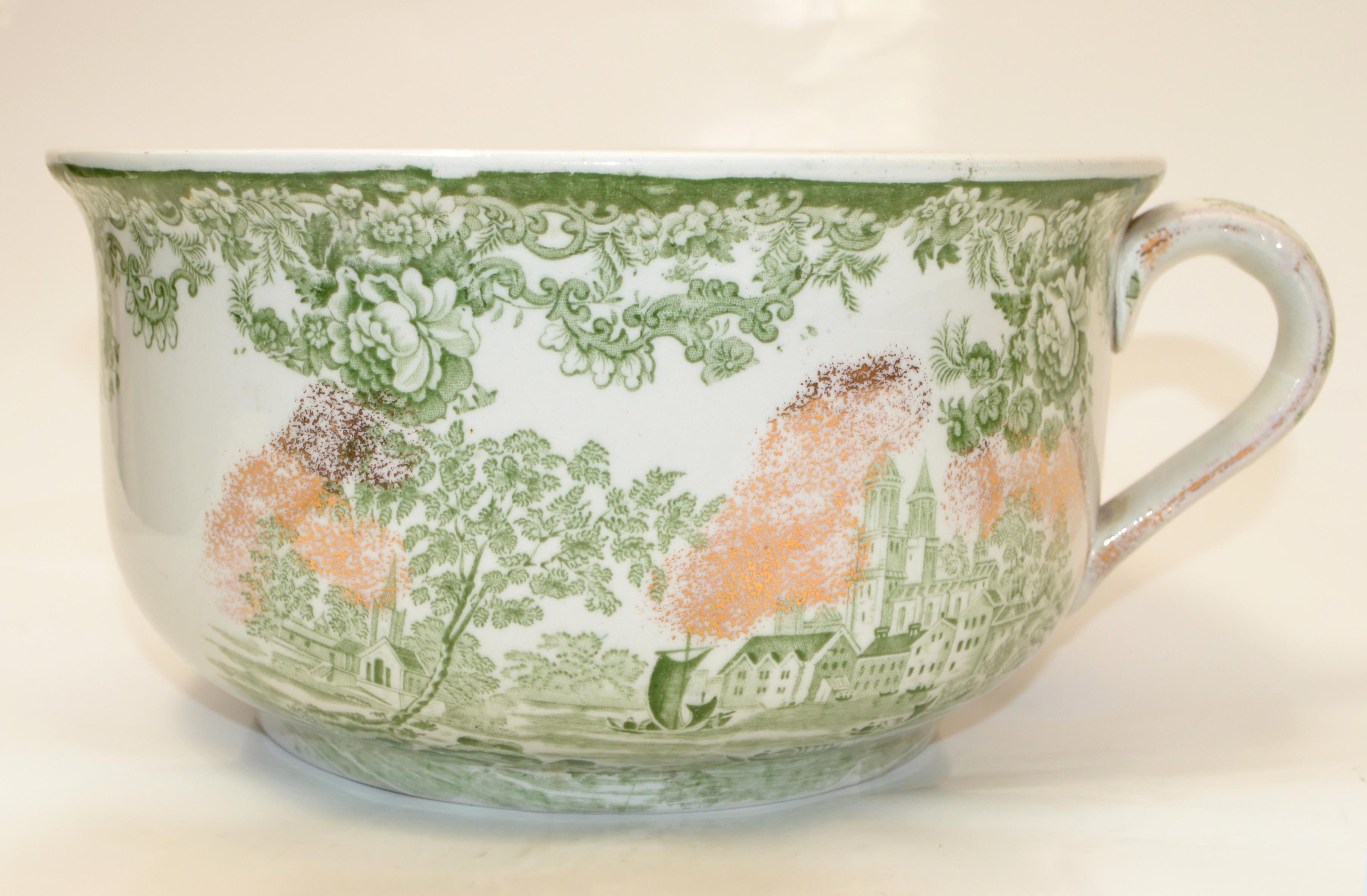 chamber pot with lid