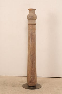 Colonna in legno British Colonial su supporto personalizzato