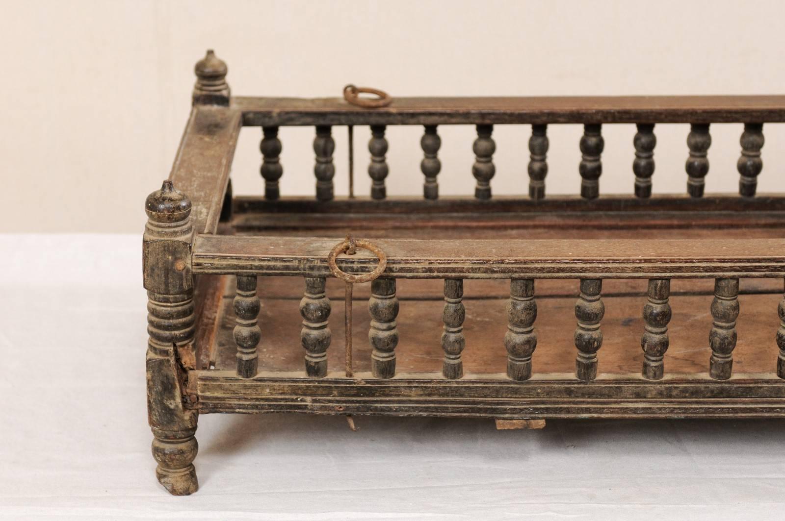 British Colonial Wooden Pet Bed / Bassinet from the Mid-20th Century In Good Condition In Atlanta, GA