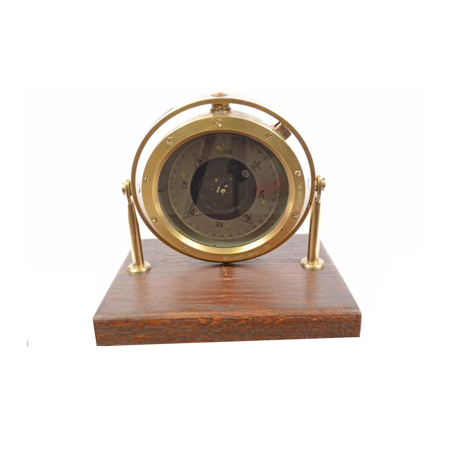 British Compass of the 1940s Brass and Bronze on a Wooden Base 2