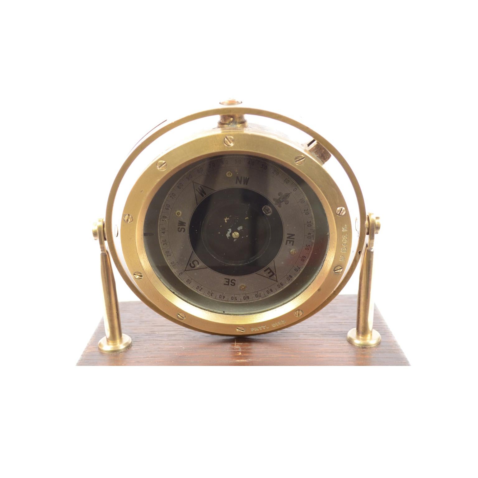 British Compass of the 1940s Brass and Bronze on a Wooden Base 3