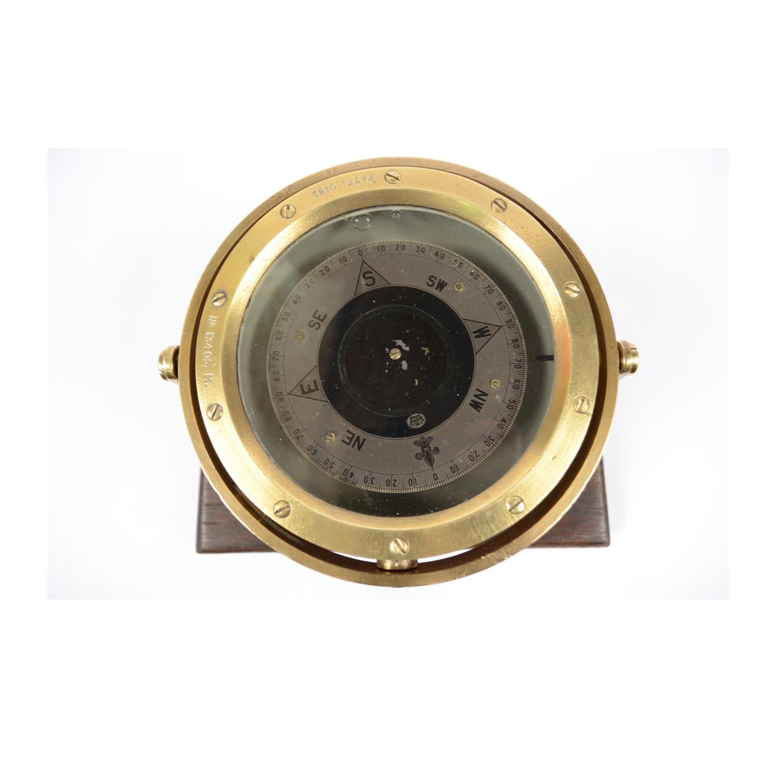 British Compass of the 1940s Brass and Bronze on a Wooden Base 4