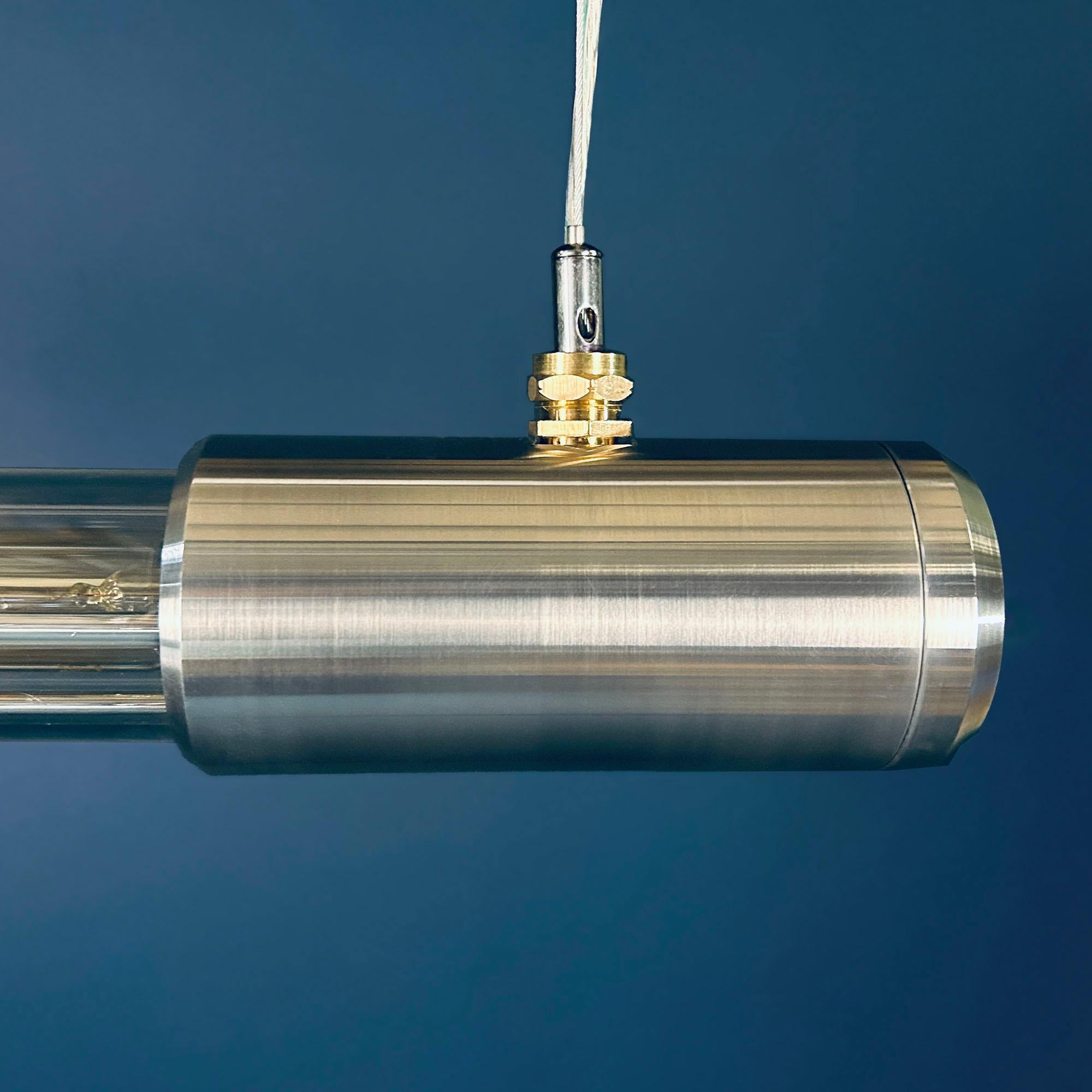 Lampada a tubo Edison contemporanea in alluminio e vetro borosilicato In condizioni Nuovo in vendita a Leicester, Leicestershire