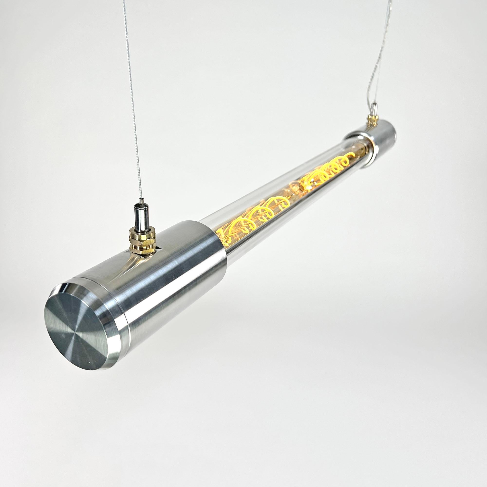 XXI secolo e contemporaneo Lampada a tubo Edison contemporanea in alluminio e vetro borosilicato in vendita