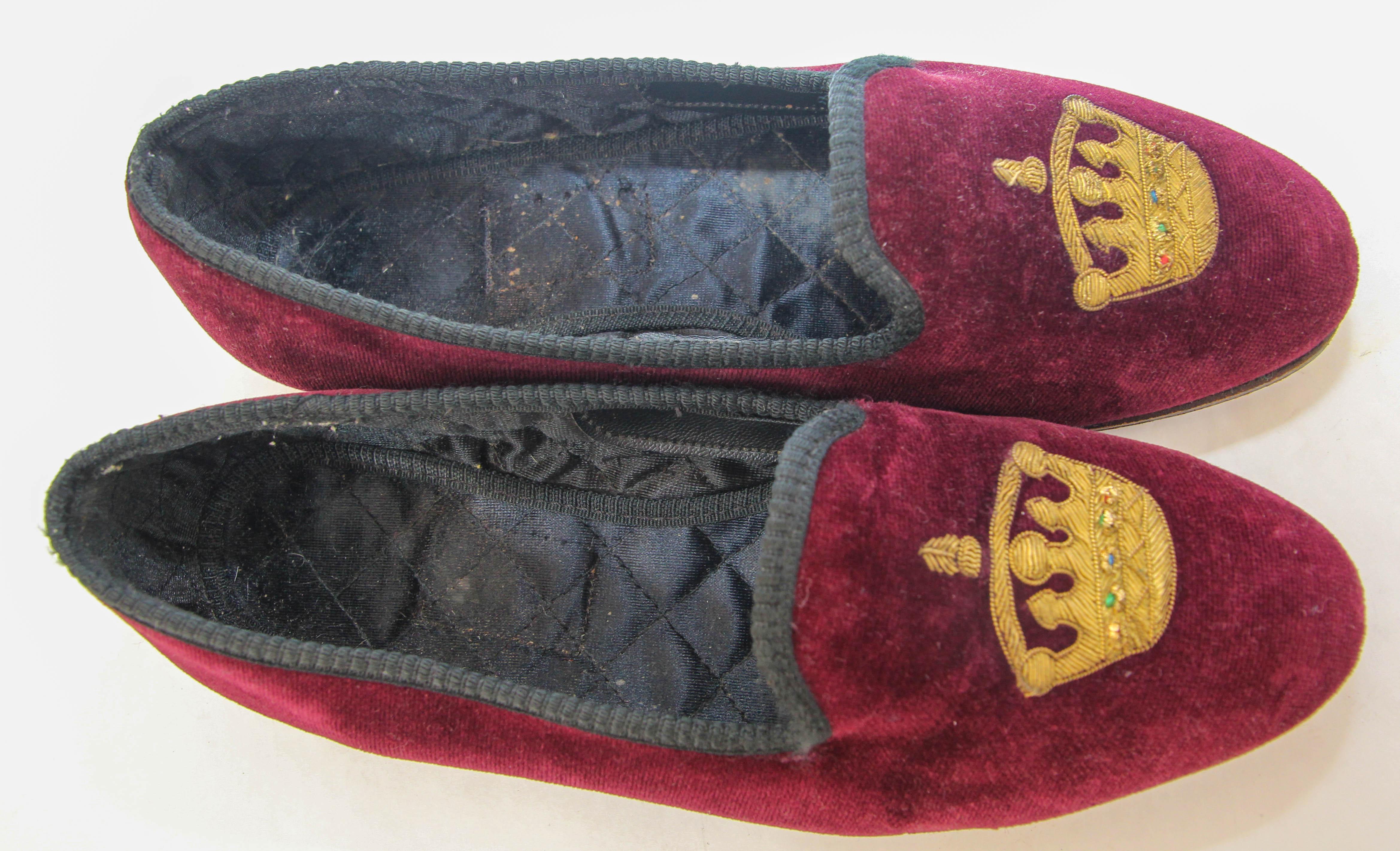 British Crown Embroidery Velvet Burgundy Loafers Slip On Size 6.5 en vente 6