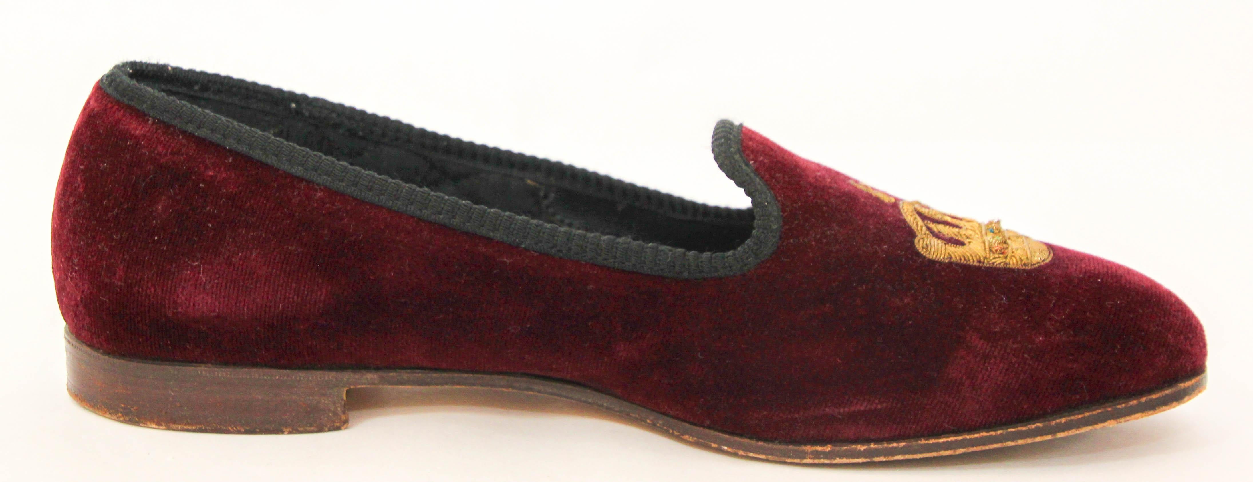 British Crown Embroidery Velvet Burgundy Loafers Slip On Size 6.5 en vente 7