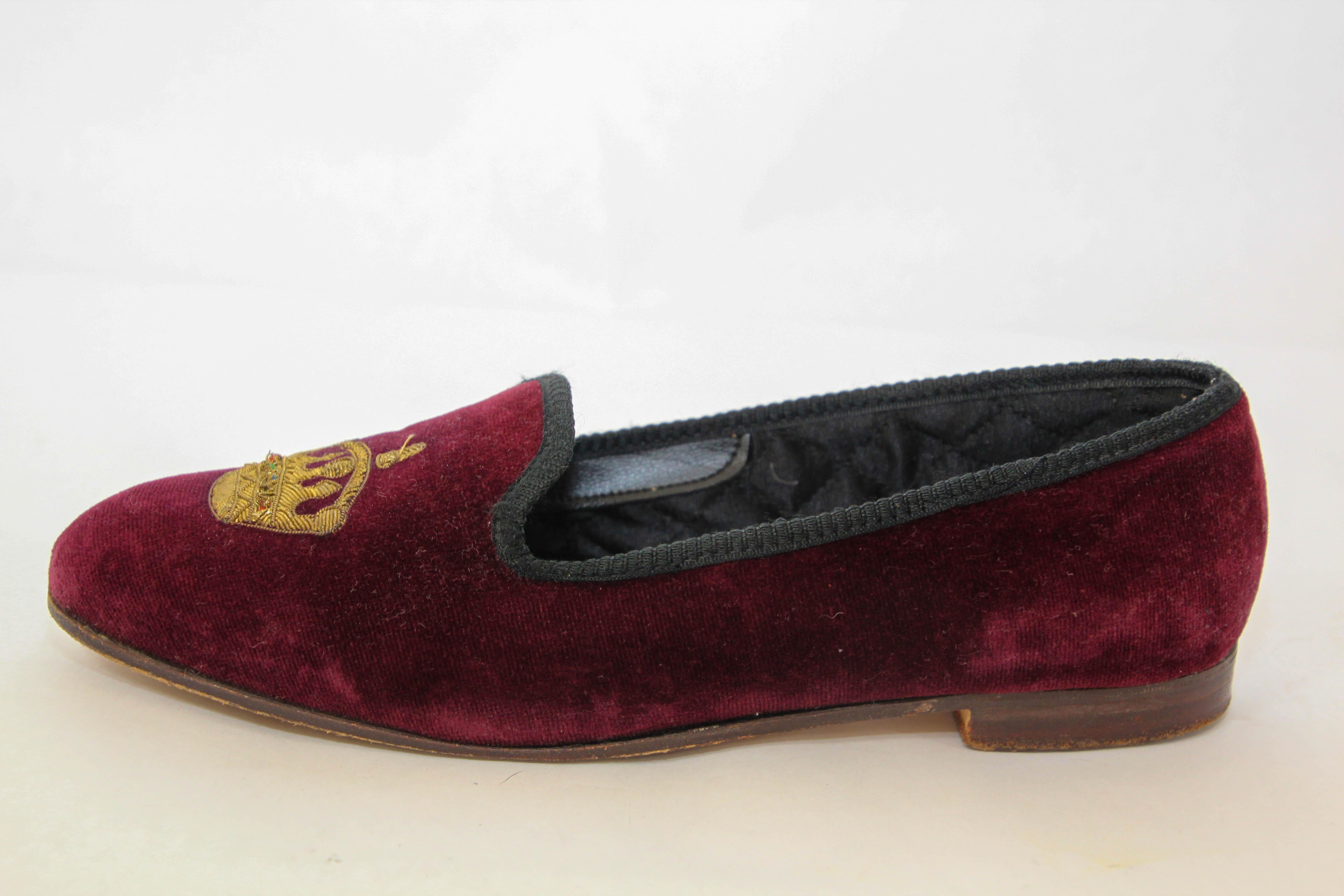 British Crown Embroidery Velvet Burgundy Loafers Slip On Size 6.5 en vente 8