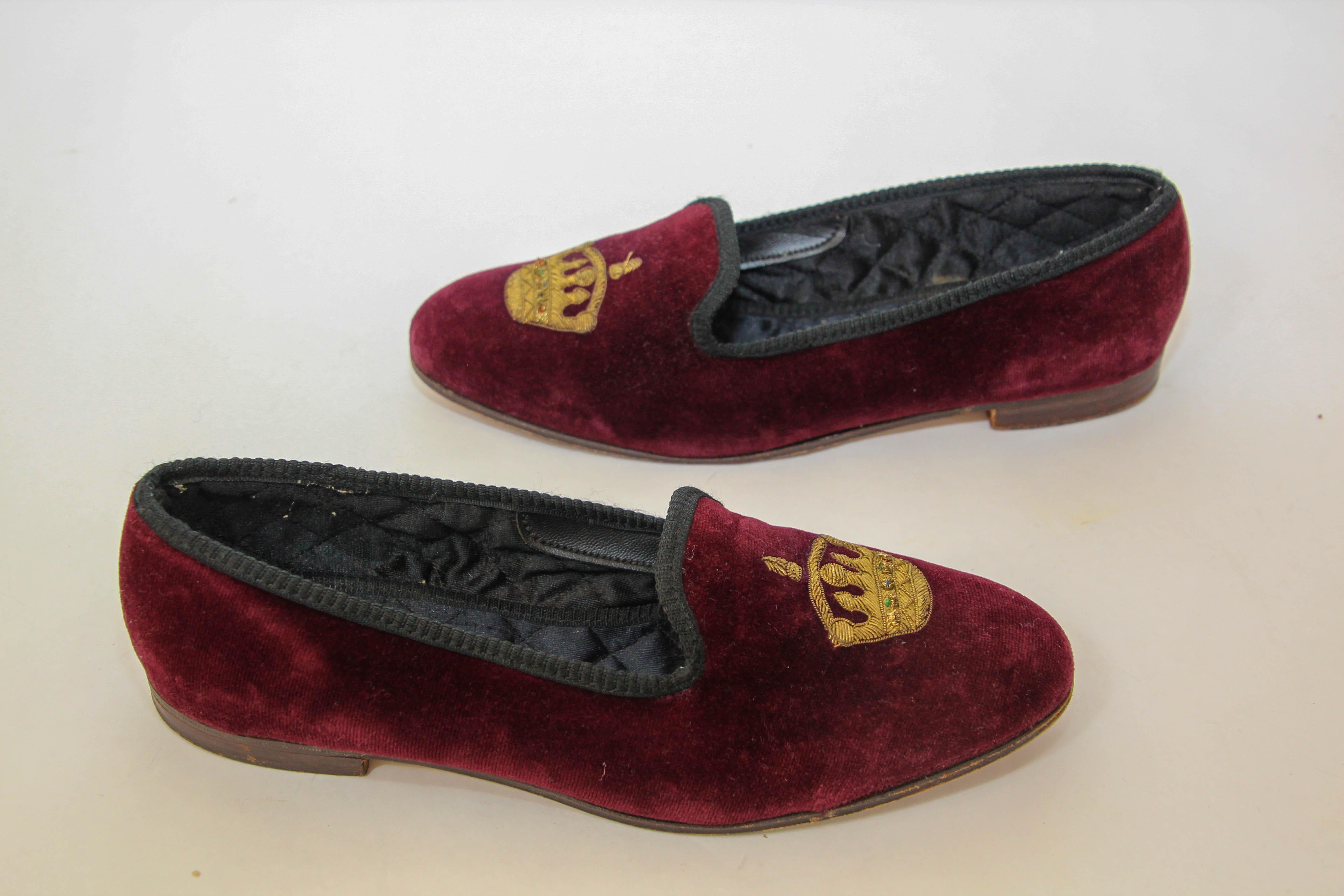 British Crown Embroidery Velvet Burgundy Loafers Slip On Size 6.5 en vente 9