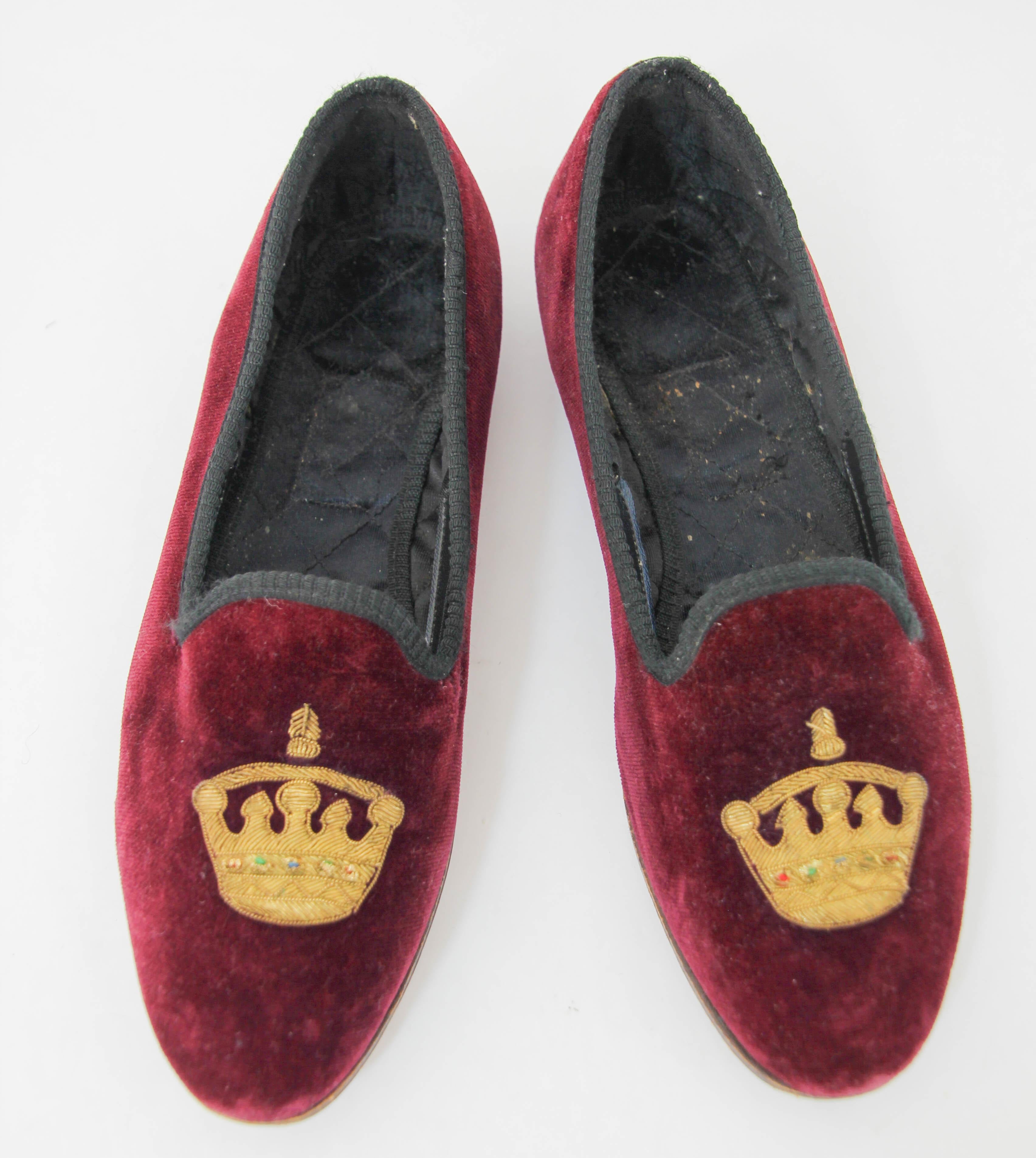 British Crown Embroidery Velvet Burgundy Loafers Slip On Size 6.5 en vente 10