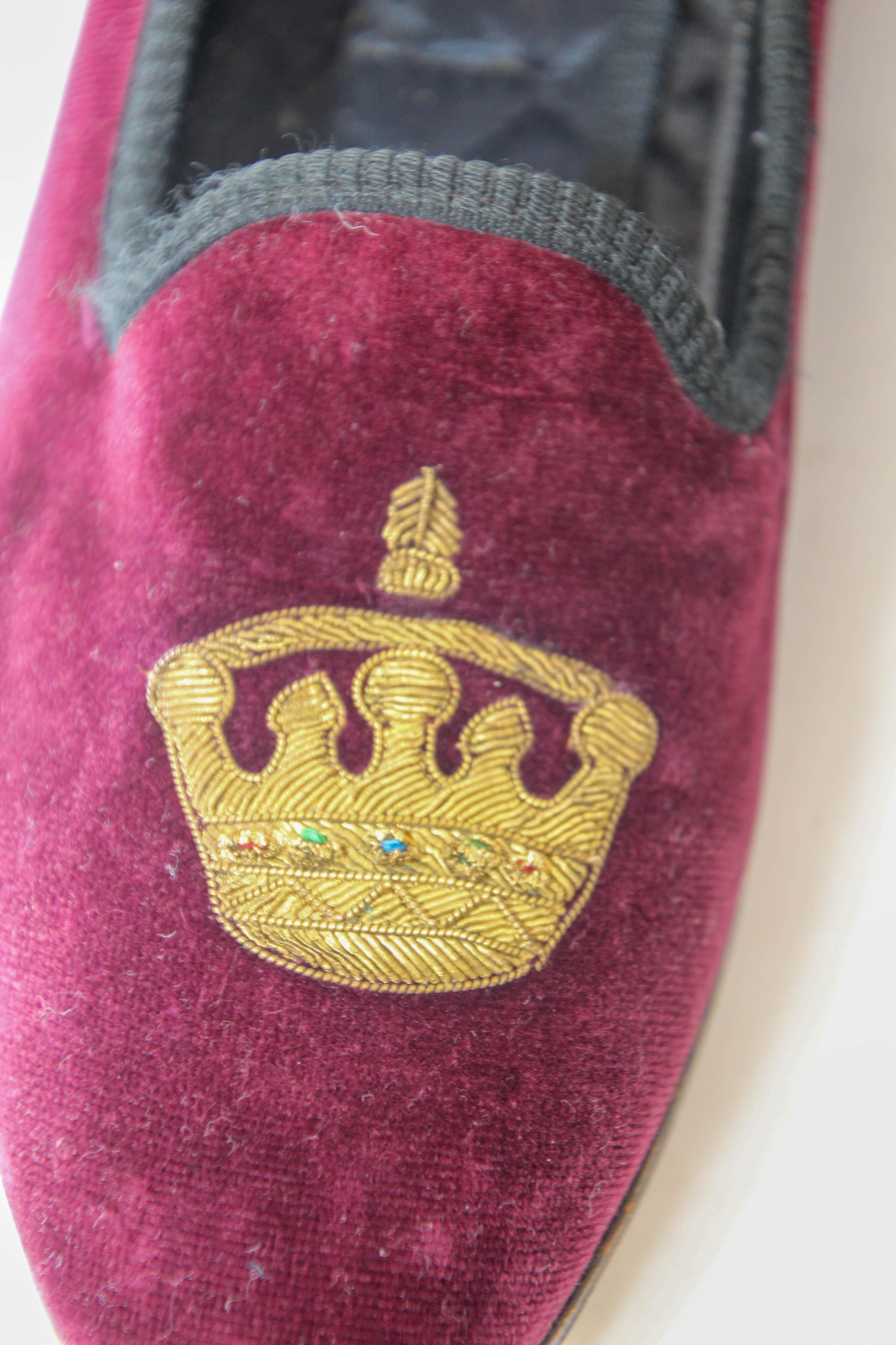 British Crown Embroidery Velvet Burgundy Loafers Slip On Size 6.5 en vente 1