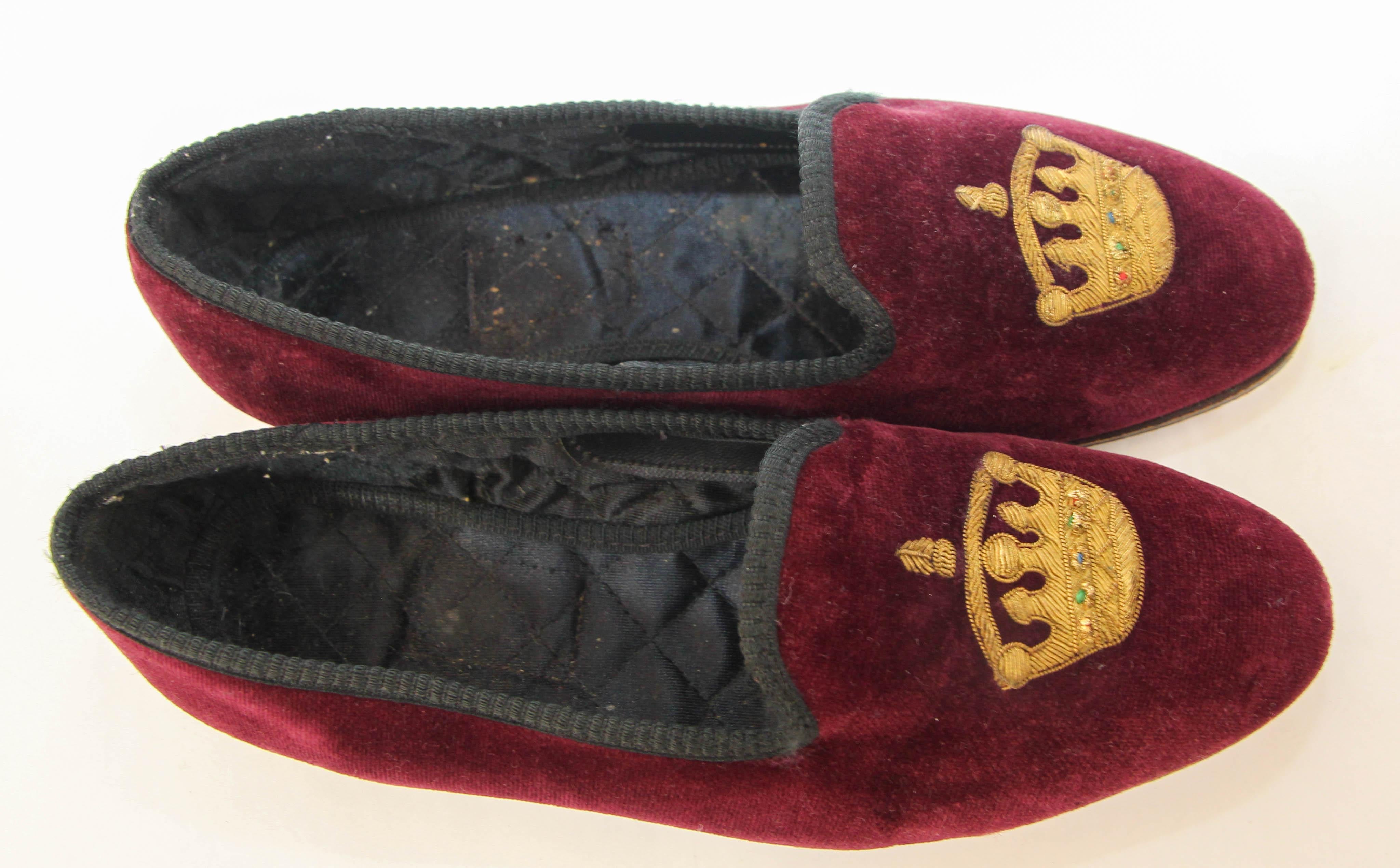 British Crown Embroidery Velvet Burgundy Loafers Slip On Size 6.5 en vente 3