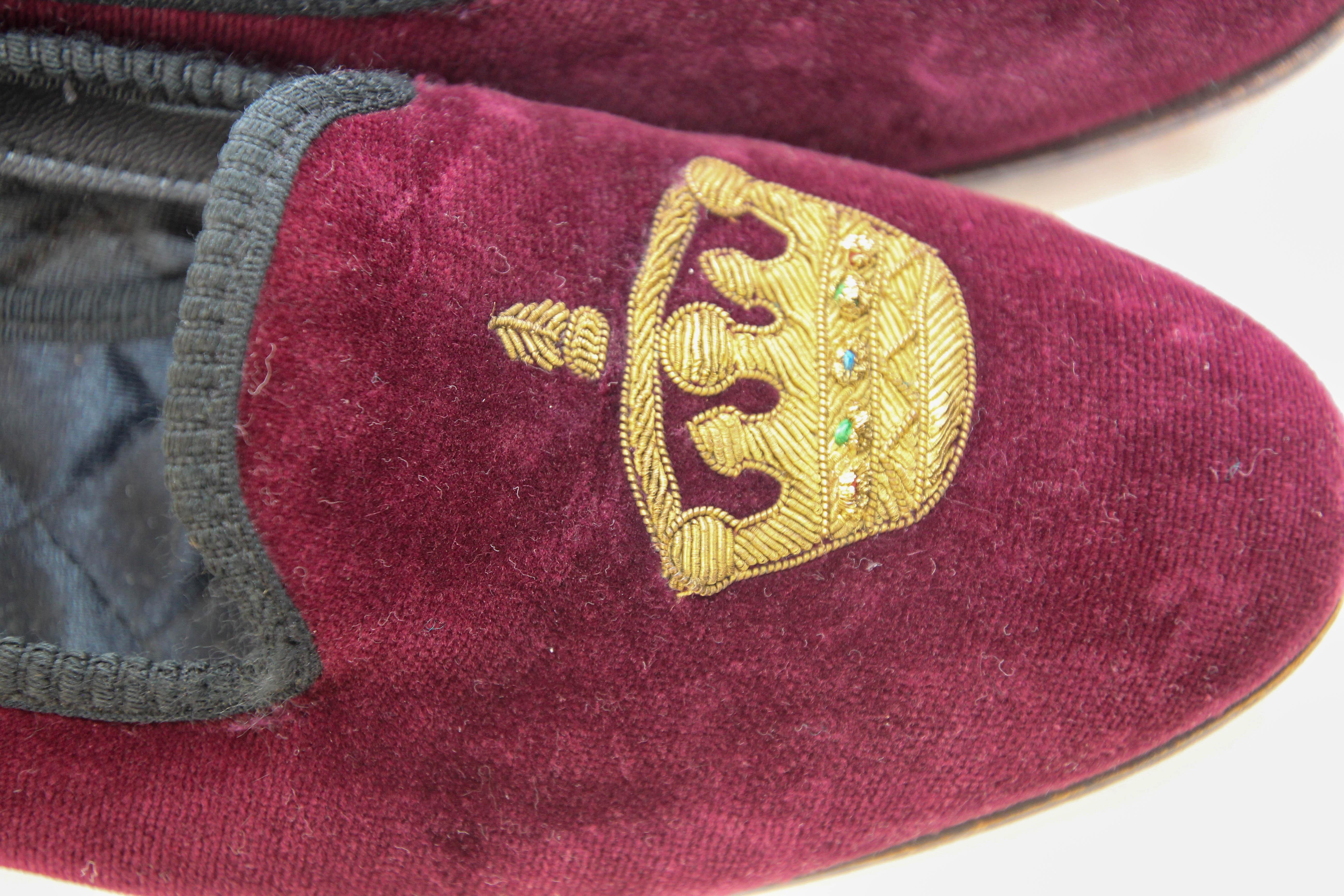 British Crown Embroidery Velvet Burgundy Loafers Slip On Size 6.5 en vente 5