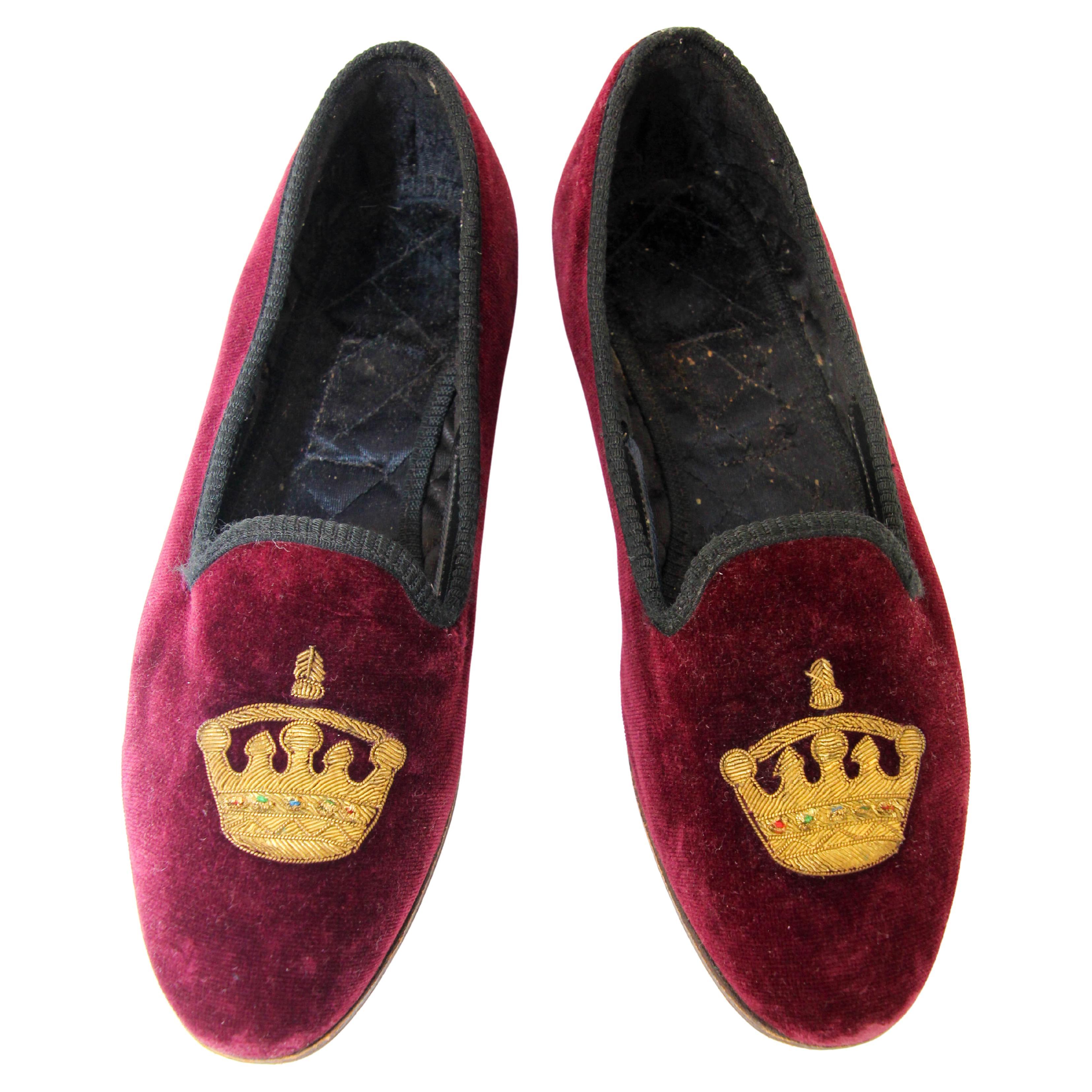 British Crown Embroidery Velvet Burgundy Loafers Slip On Size 6.5 en vente
