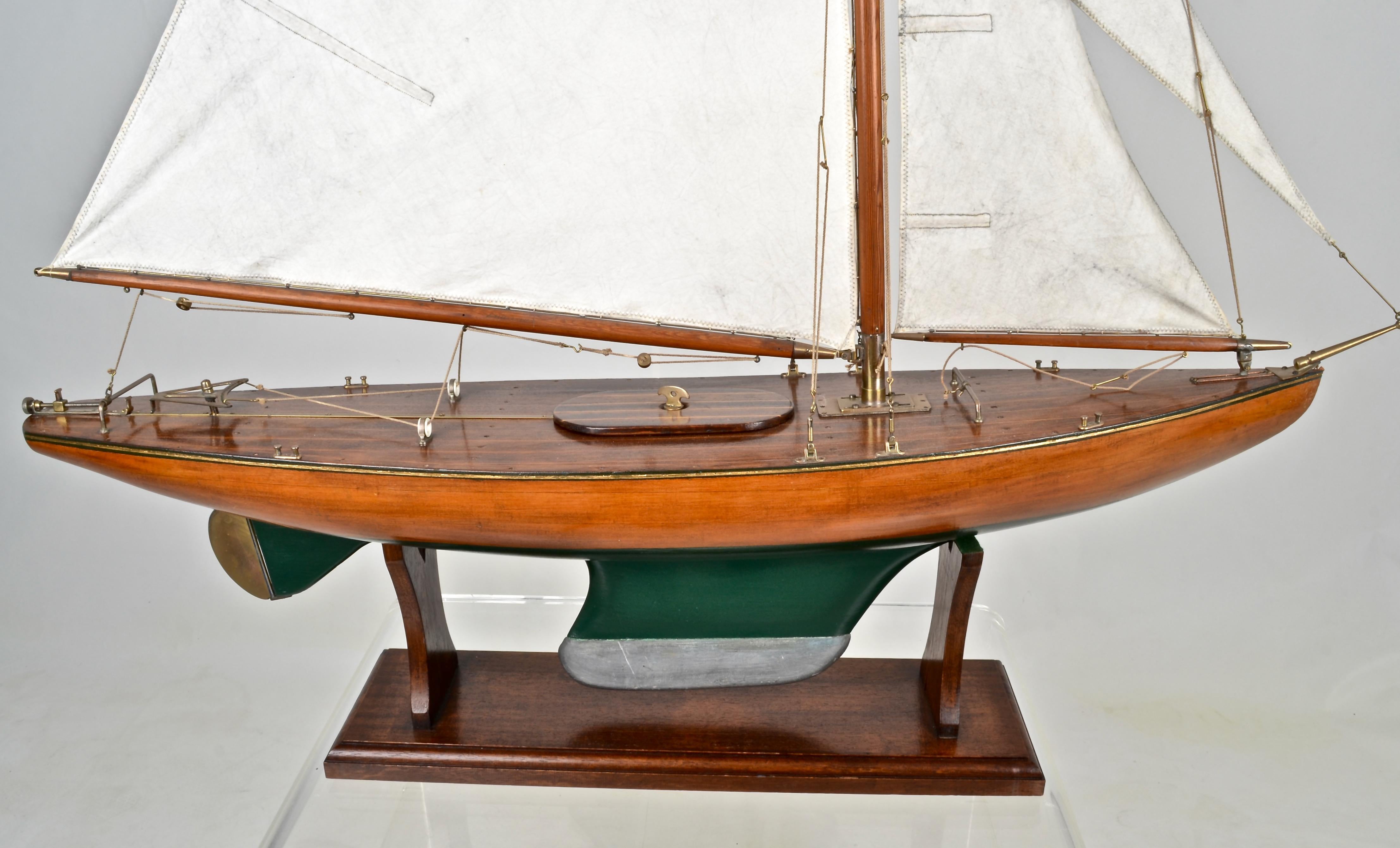British Cutter Rig Pond Boat, 1930 In Good Condition In Norwalk, CT
