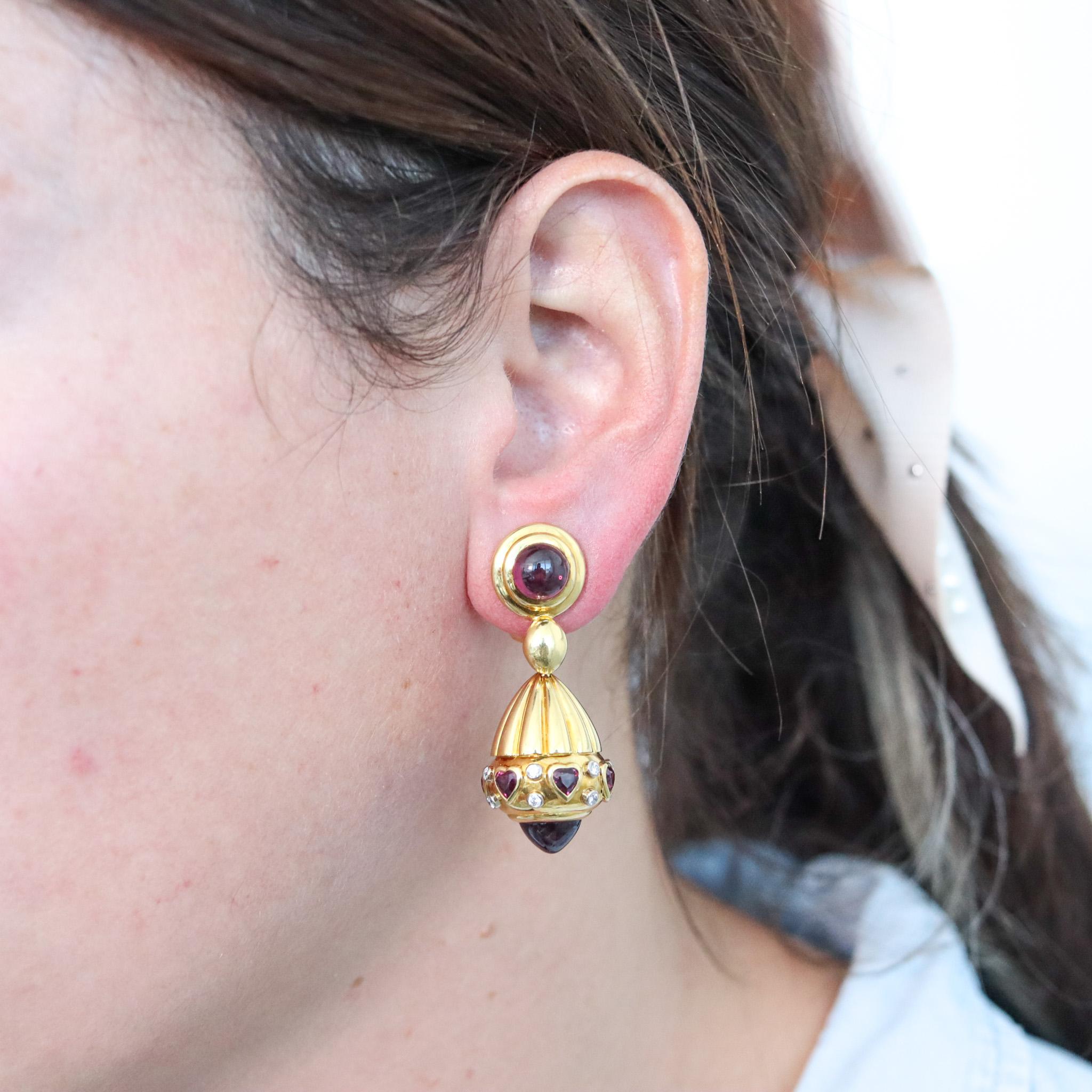 Orecchini pendenti British in oro 18Kt con diamanti e rodolite da 17,46 Ctw in vendita 3