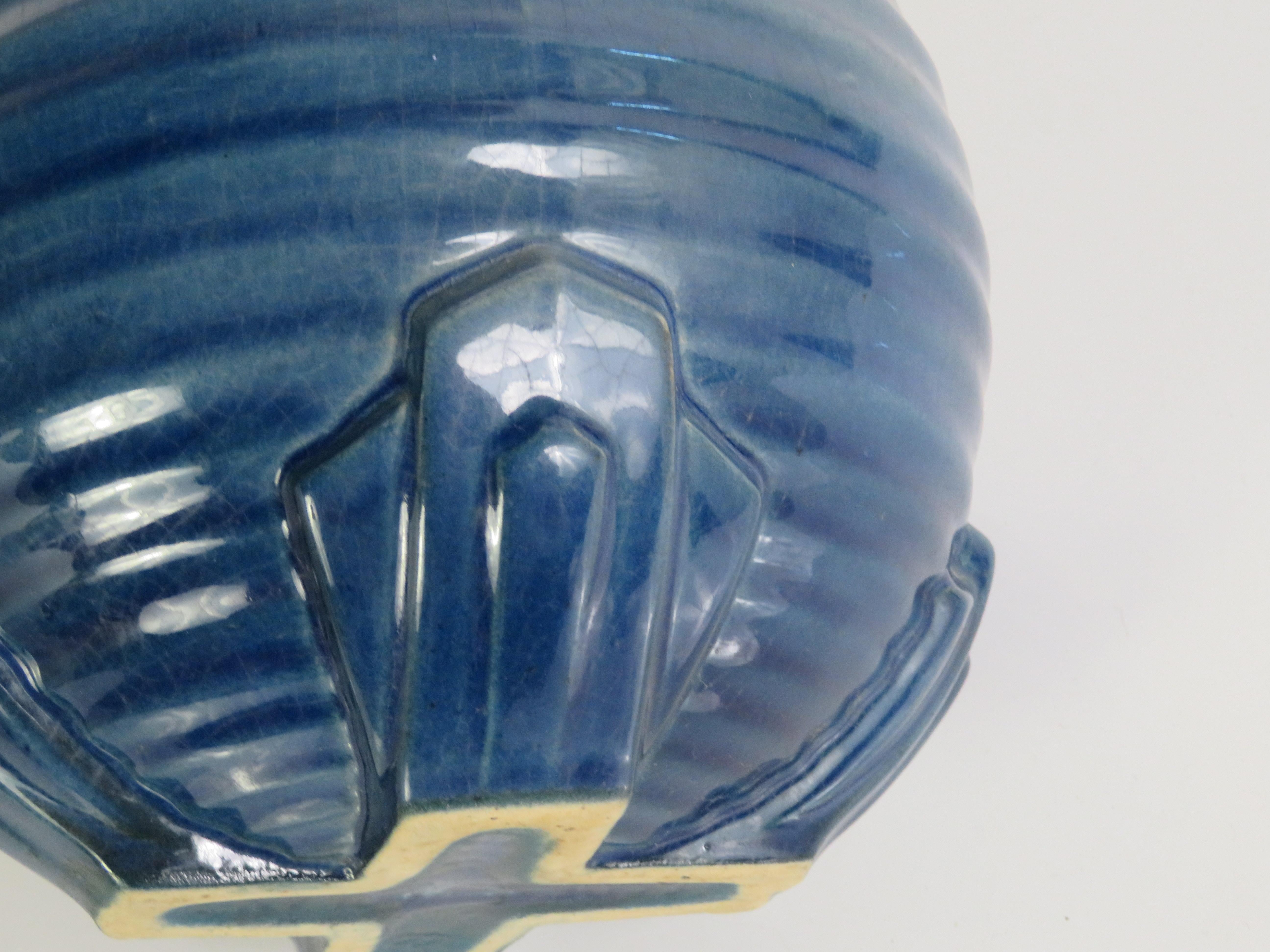 British Deco 1940s Bulbous Ribbed Ceramic Vase, England In Good Condition In Miami, FL