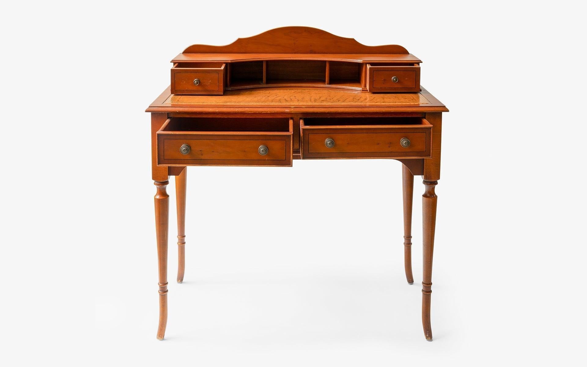 One of the rare and unique pieces in the selection, this English desk showcases a combination of antique and craftsmanship. With its aesthetic appearance and functional design, it stands out among the rest. The desk features a leather-covered top