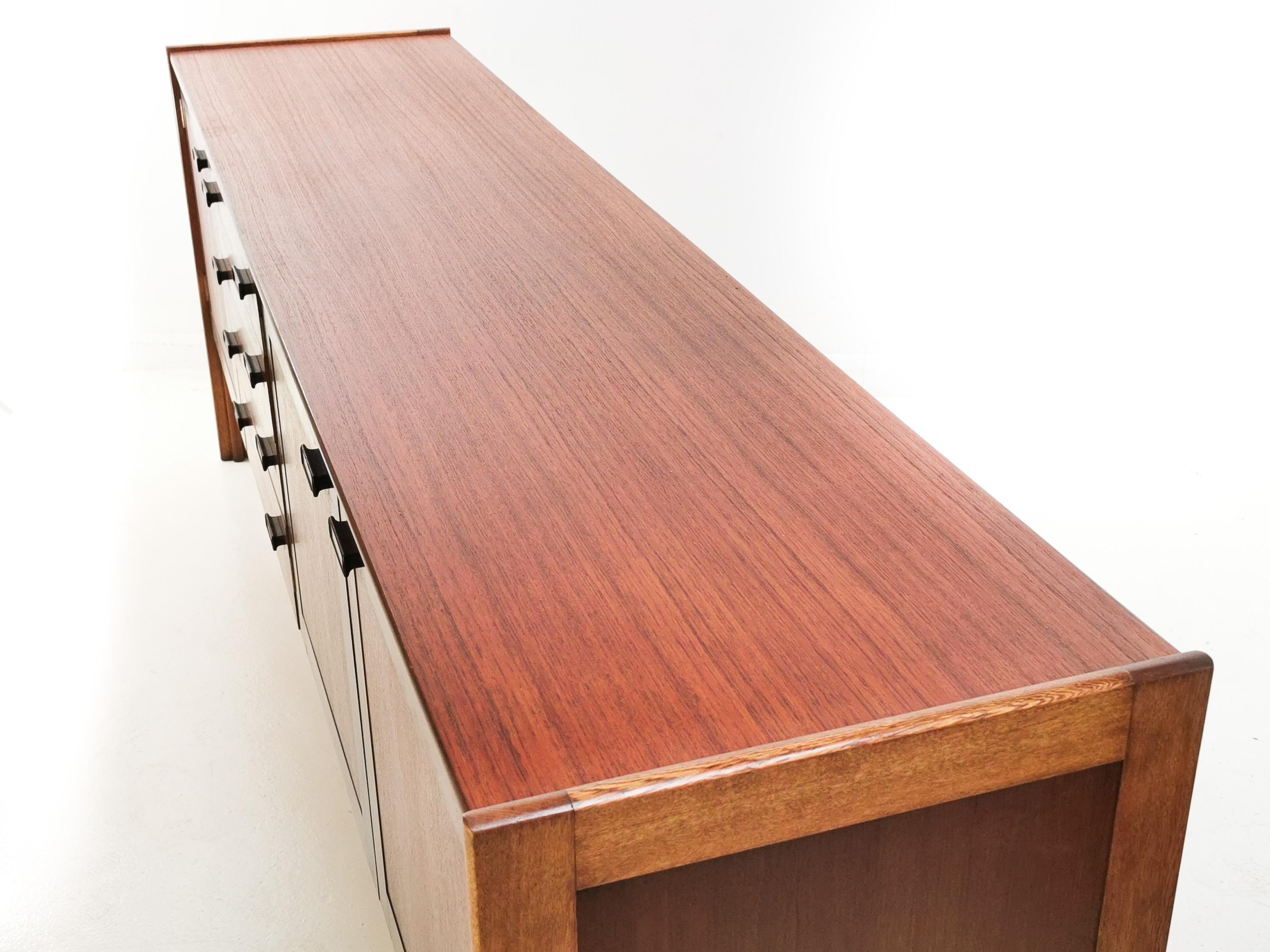 Everest teak sideboard

Eye-catching two-tone wood, contrasting oak and teak, midcentury British-made sideboard. At 228cm long, the sideboard has a fantastic teak wood grain. It has the original makers label, Everest of Long Eaton, in place and is