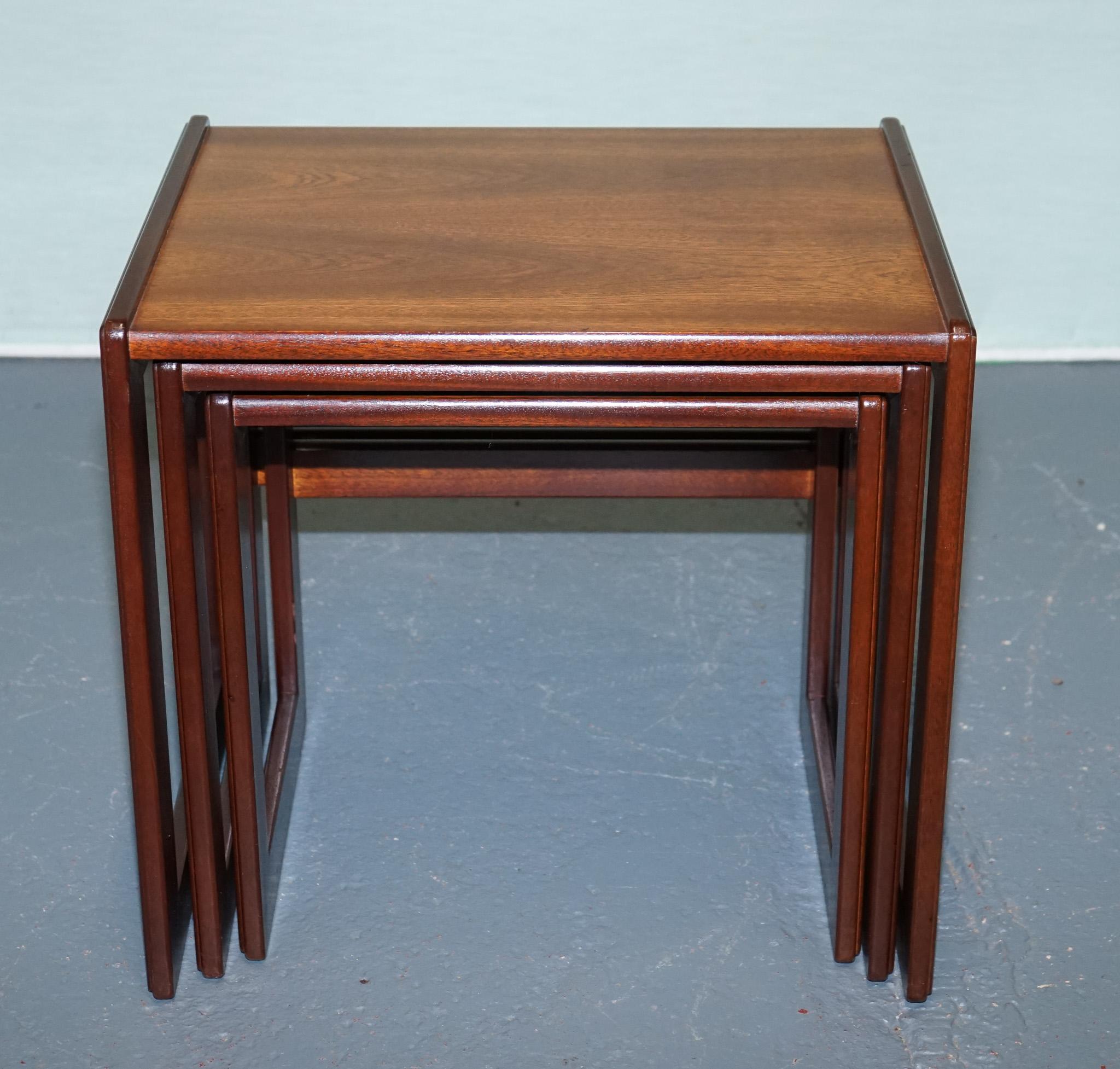 BRITISH G PLAN MID CENTURY HARDWOOD TEAK NESTING TABLES SLEEK MINiMALIST For Sale 3