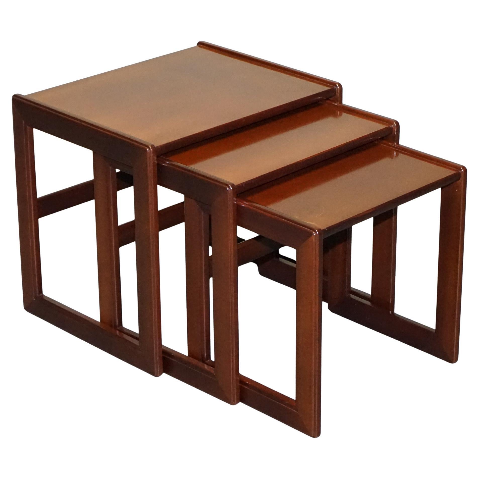 TAVOLI DA NIDO IN LEGNO DURO BRITISCO G-Plan DEL MEDIOEVO SLEEK MINIMALIST