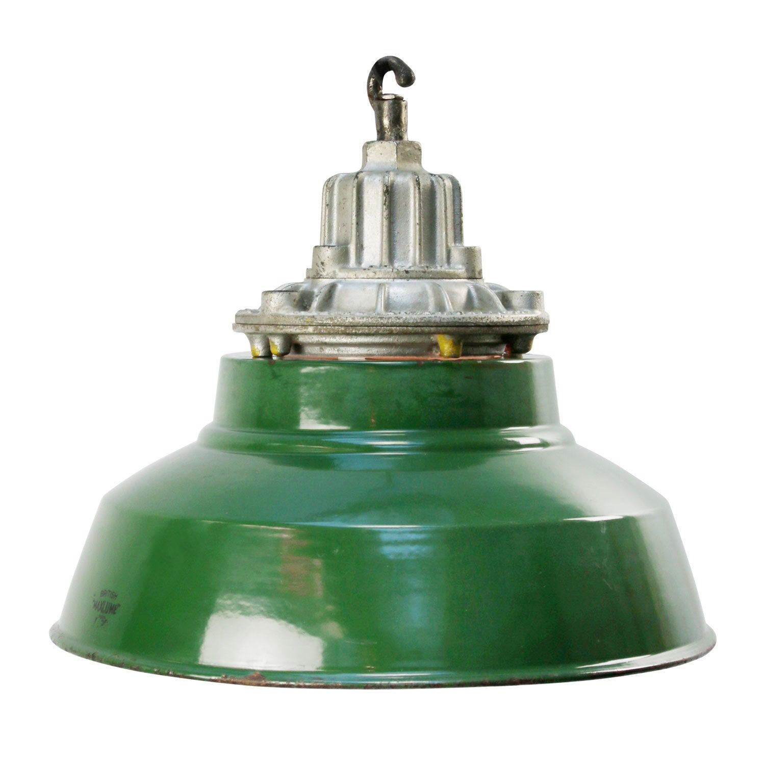 Lampe à suspension industrielle britannique vintage en verre transparent et émail vert en fonte en vente