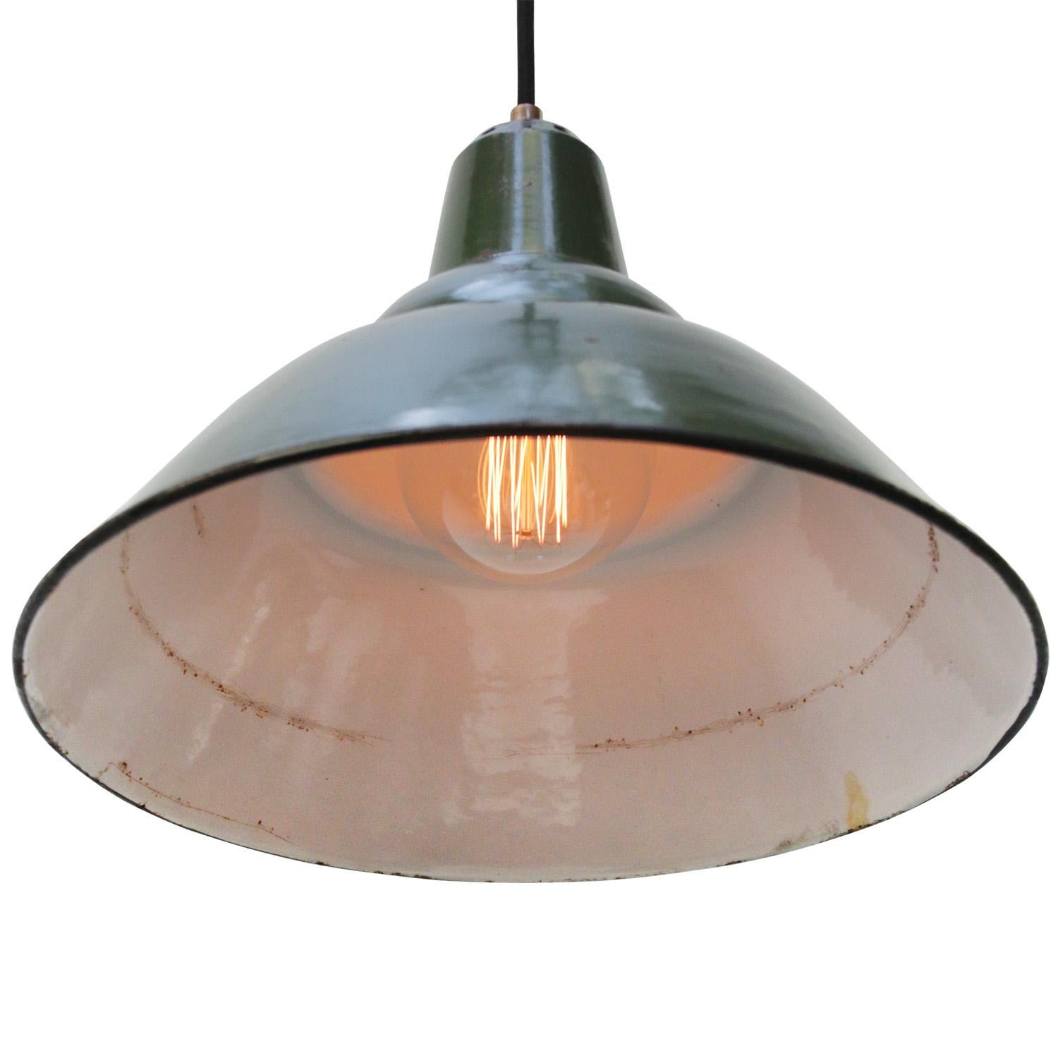 British Green Enamel Vintage Industrial Pendant Light In Good Condition For Sale In Amsterdam, NL