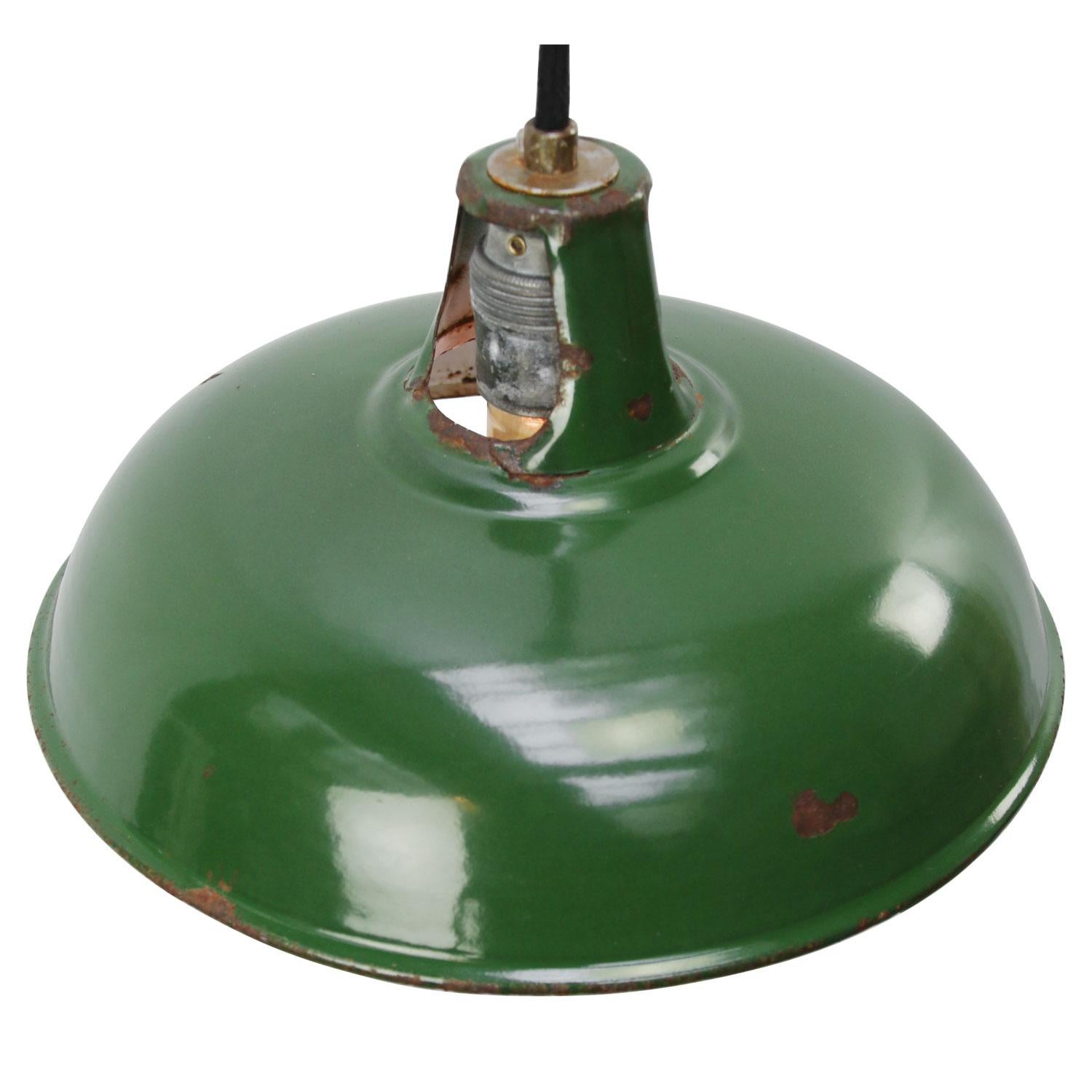 British warehouse, industrial pendant.
Thick dark green enamel shade with white interior.

E26 / E27 . 80