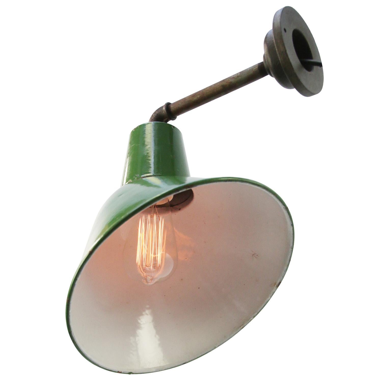 British Green Enamel Vintage Industrial Scone Wall Light In Good Condition In Amsterdam, NL