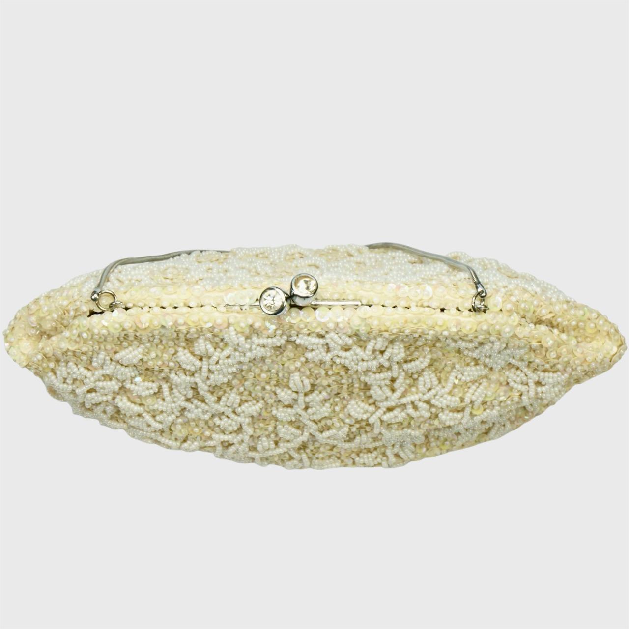British Hong Kong Cream Handbag with Iridescent Cream Sequins and White Beads In Good Condition For Sale In London, GB