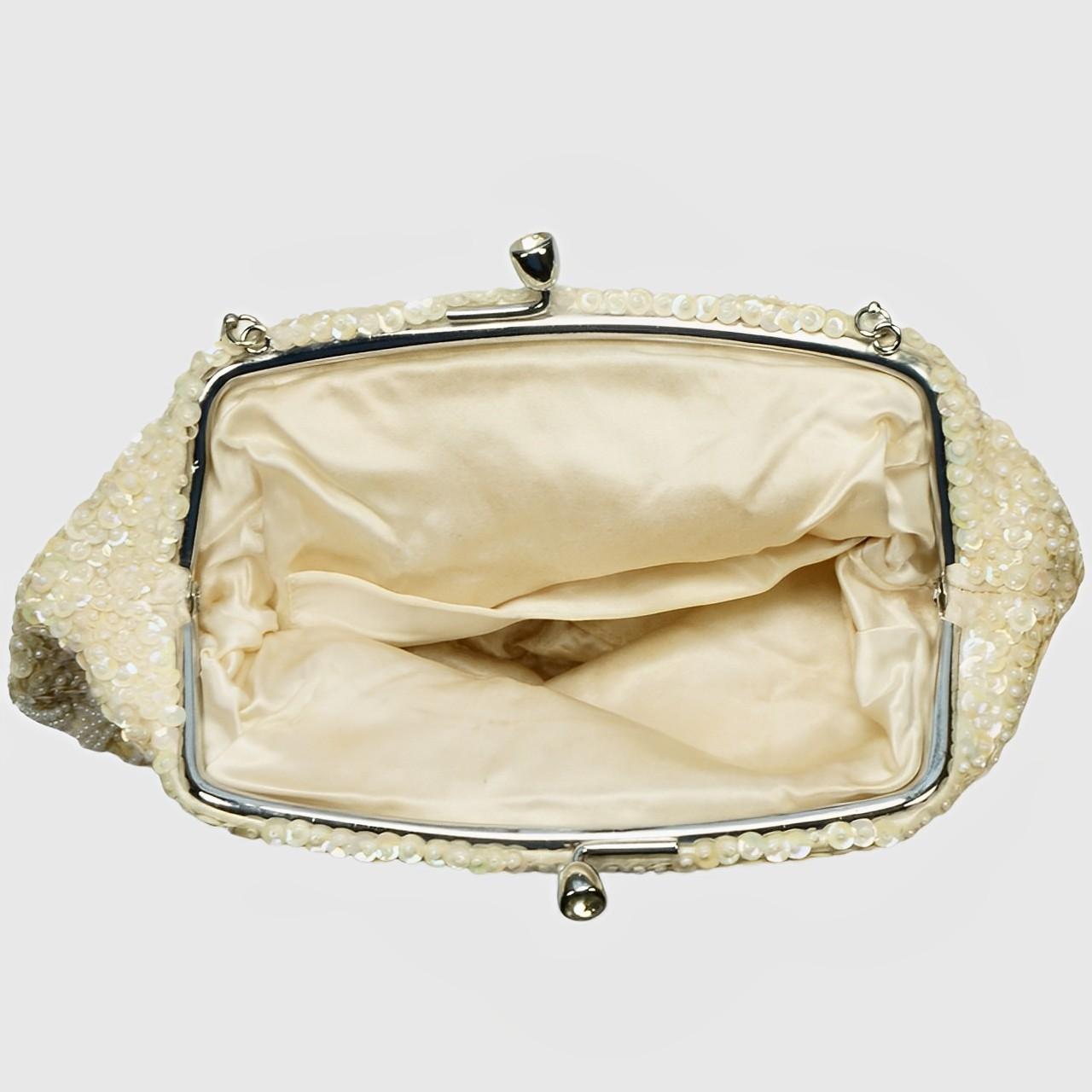 British Hong Kong Cream Handbag with Iridescent Cream Sequins and White Beads For Sale 1