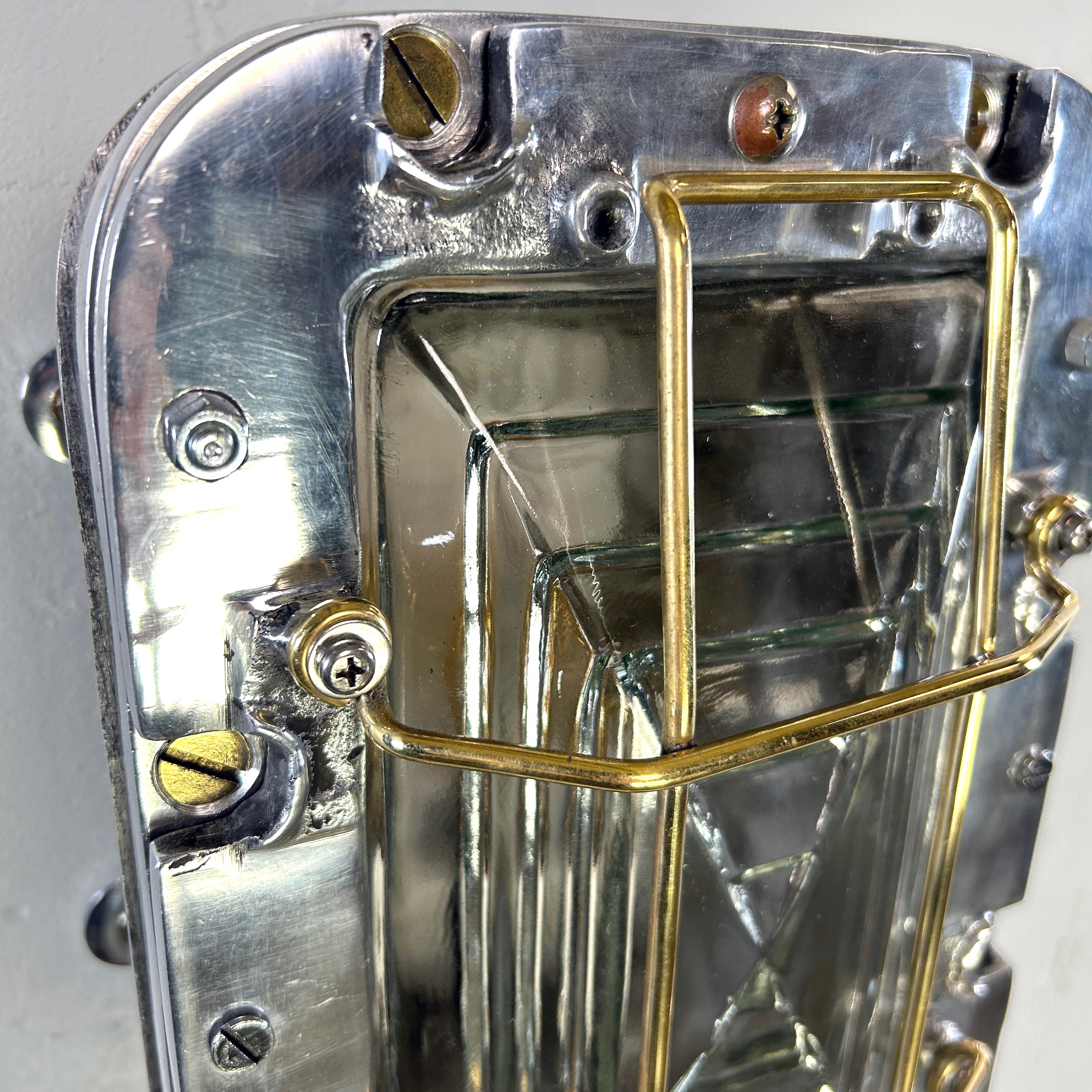 Fonte d'aluminium britannique de la fin du siècle en vente 2