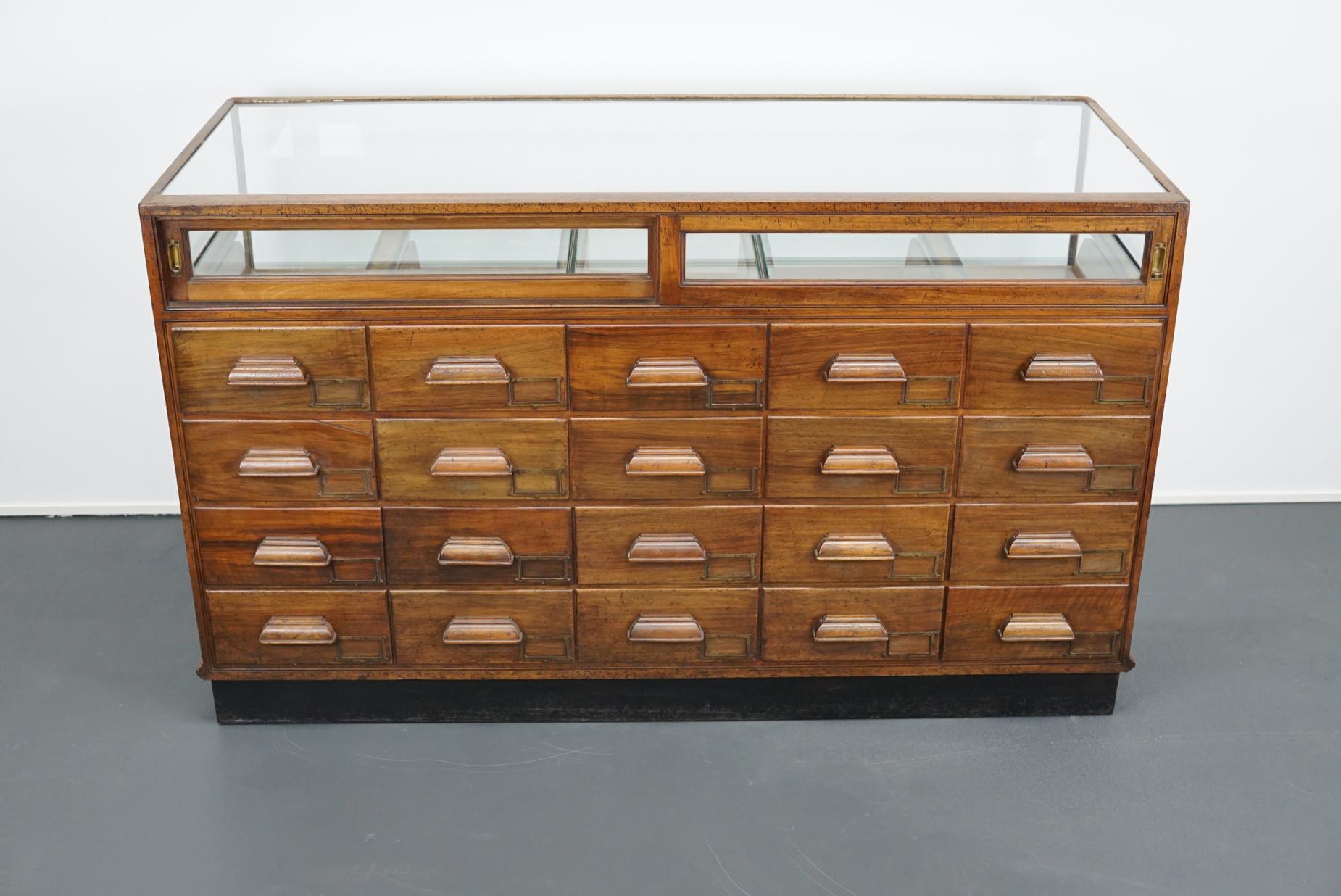 British Mahogany Haberdashery Cabinet or Shop Counter, 1930s In Good Condition In Nijmegen, NL