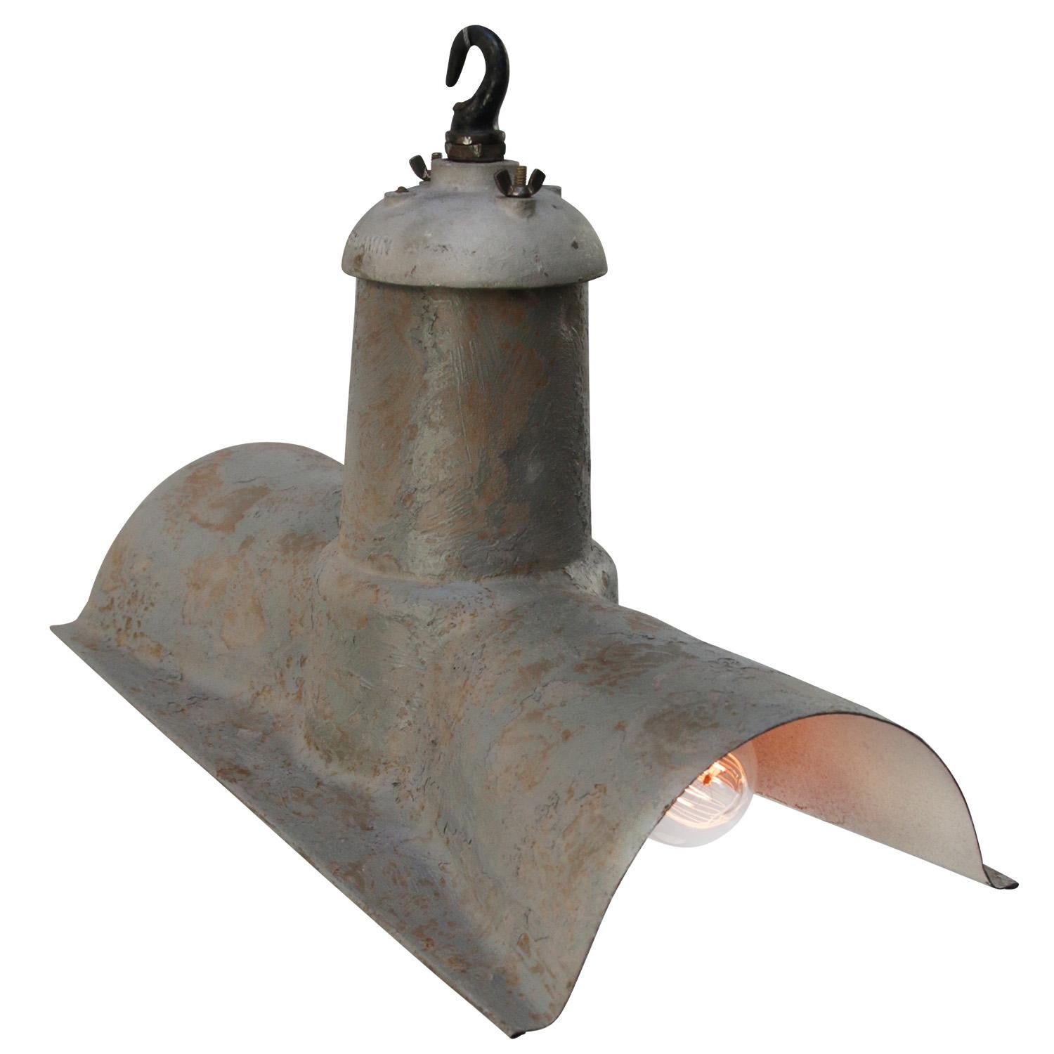 Industriel Lampe à suspension industrielle britannique en métal par Benjamin, Royaume-Uni en vente