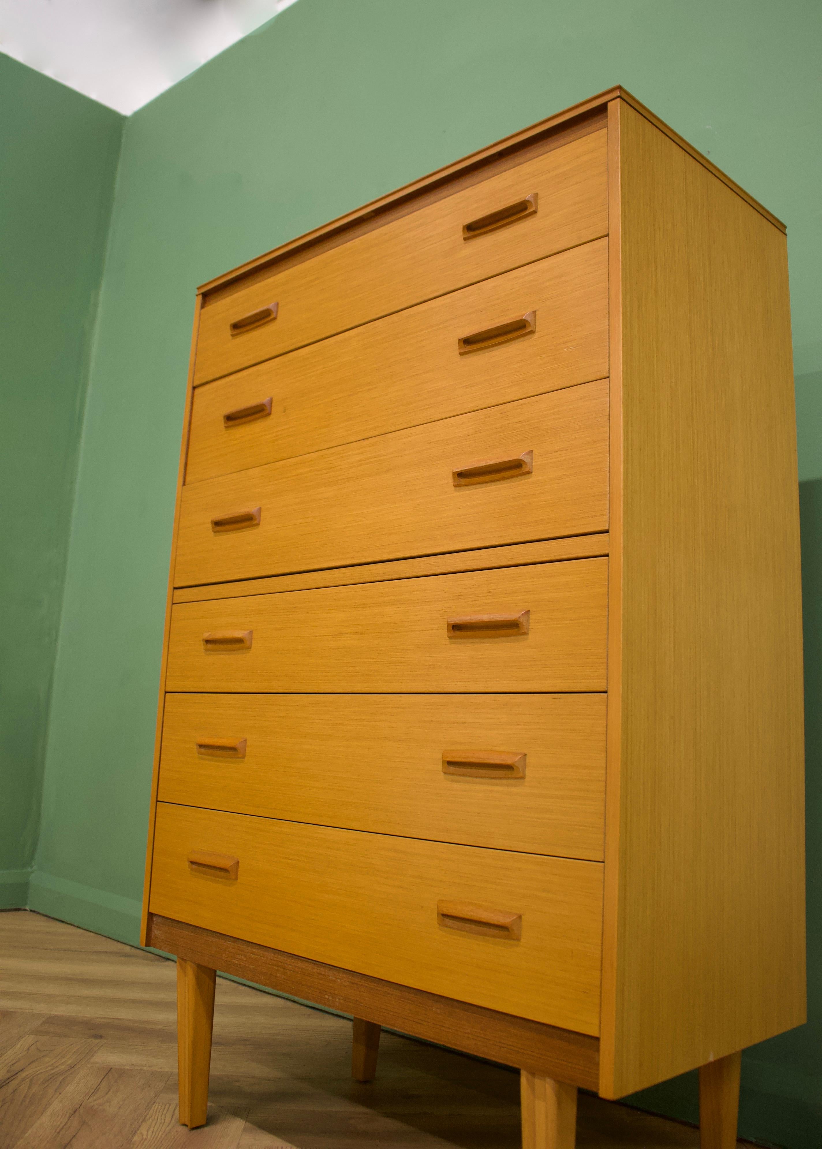British Midcentury Oak Tallboy Chest of Drawers from Lebus, 1960s In Good Condition In South Shields, GB