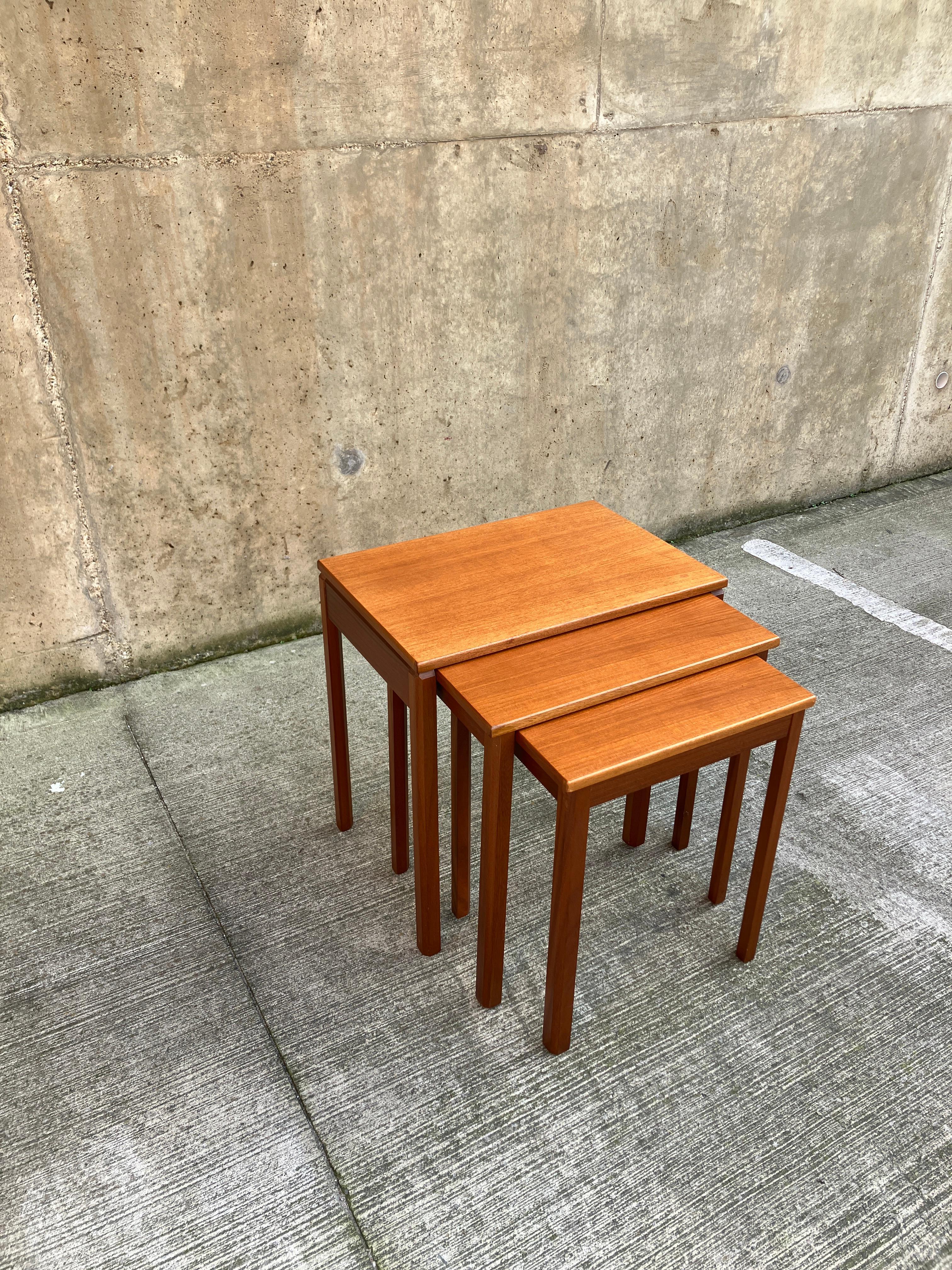 Mid-Century Modern British Midcentury Nesting Tables in Teak by McIntosh en vente