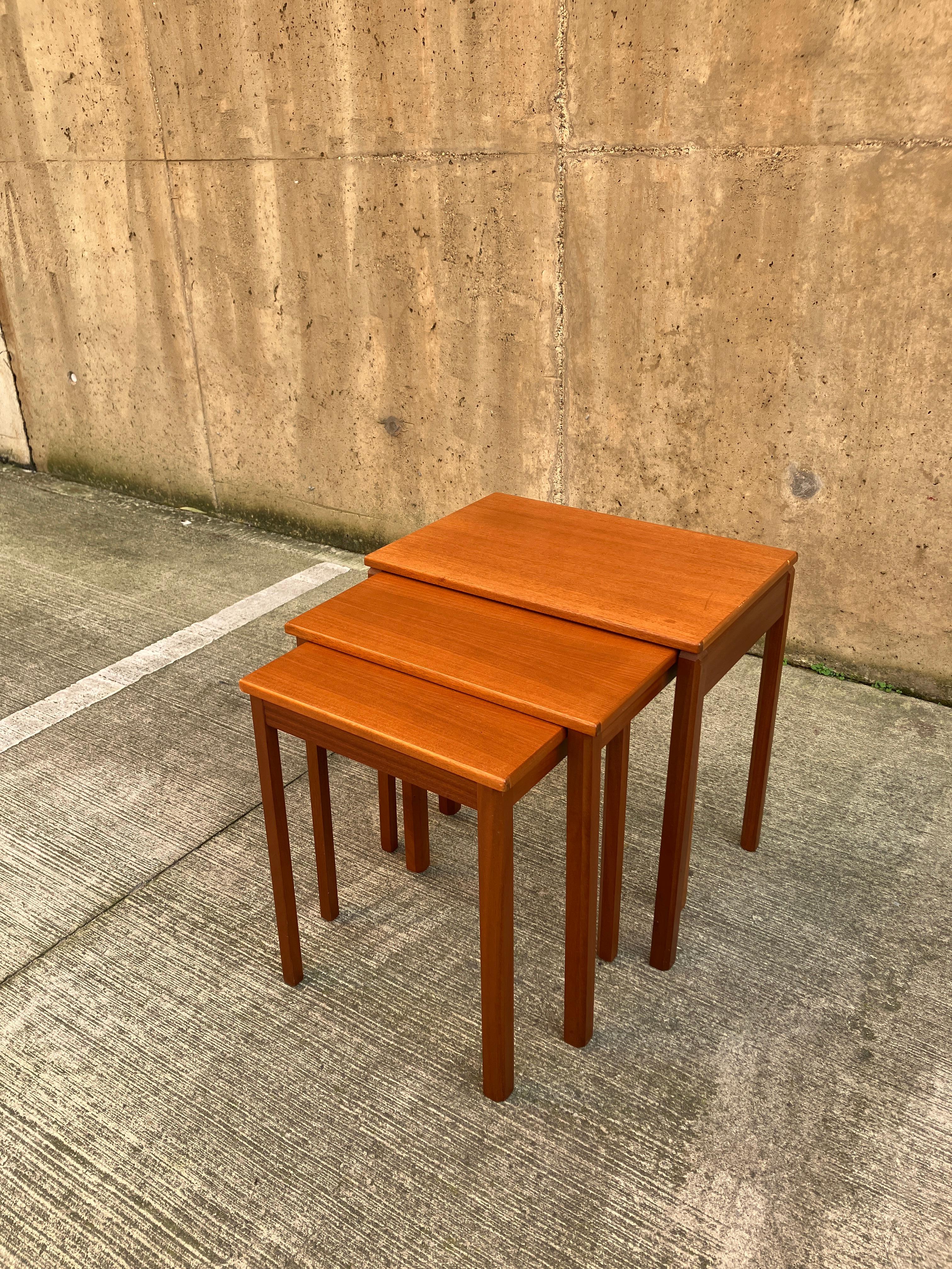 British Midcentury Nesting Tables in Teak by McIntosh Bon état - En vente à Leicester, GB